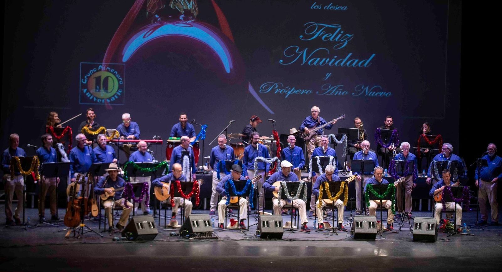 El Grupo Almenara nació en otoño de 2013, fruto de la unión de doce amigos aficionados a la música.