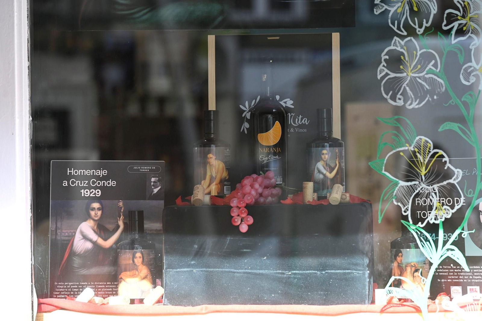 Las mejores imágenes del concurso de escaparates dedicado a Julio Romero de Torres