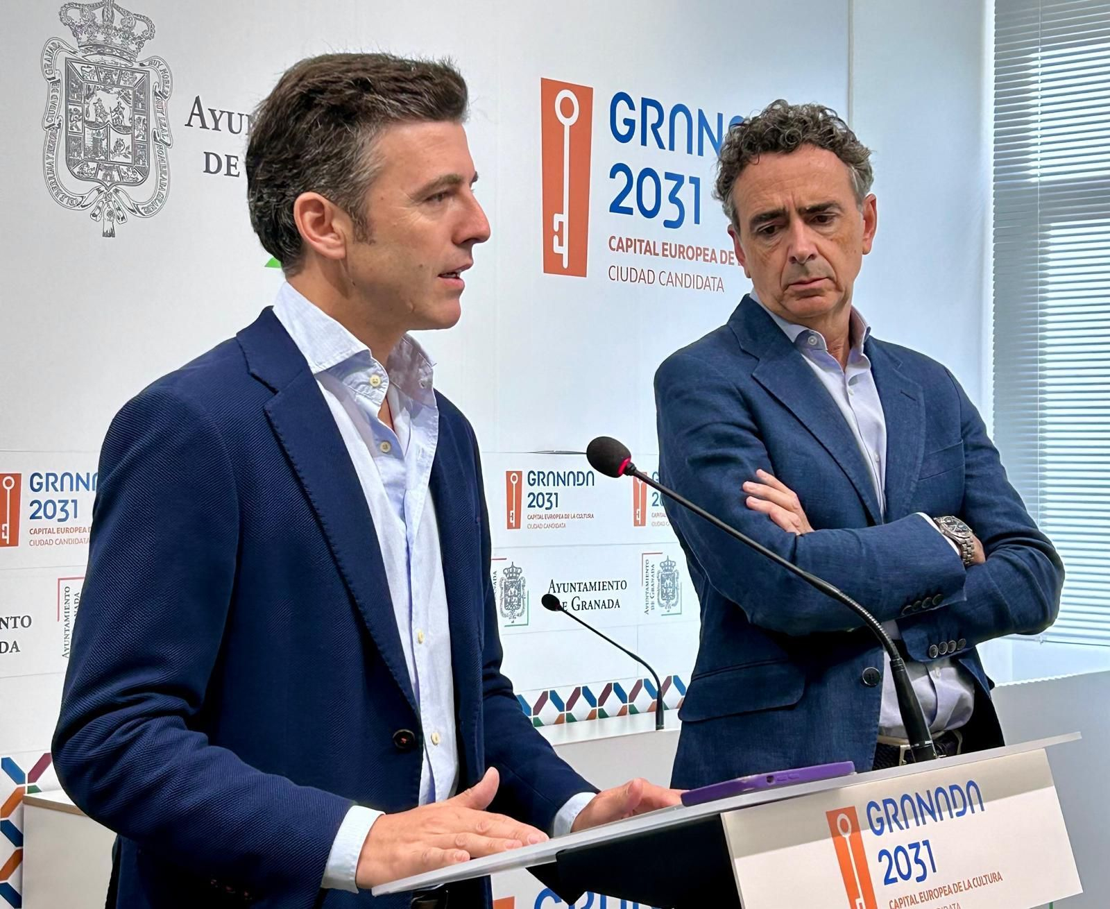 Saavedra en rueda de prensa con el concejal de Urbanismo.