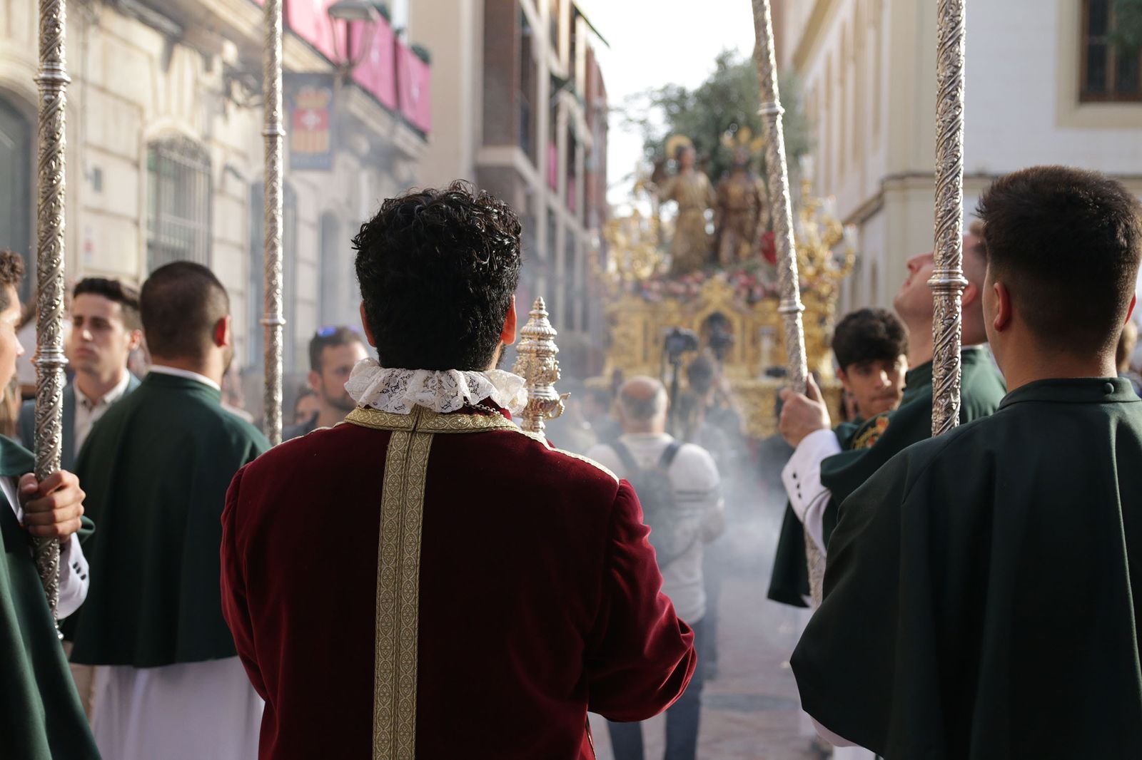 Imágenes de La Magna por las calles de Almería