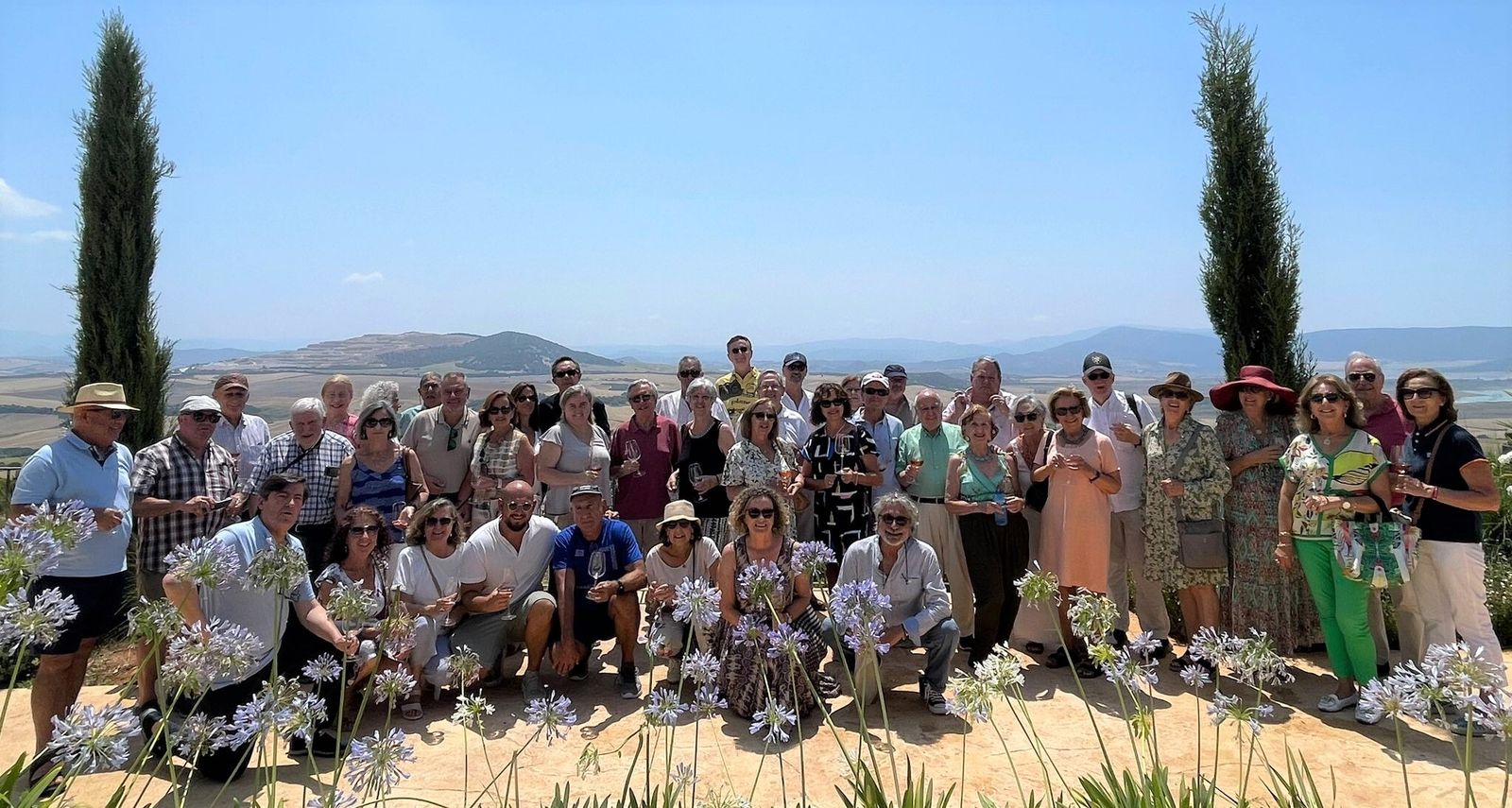 El grupo del Ateneo del Vino visitó las bodegas, situadas en la finca El Encanto.