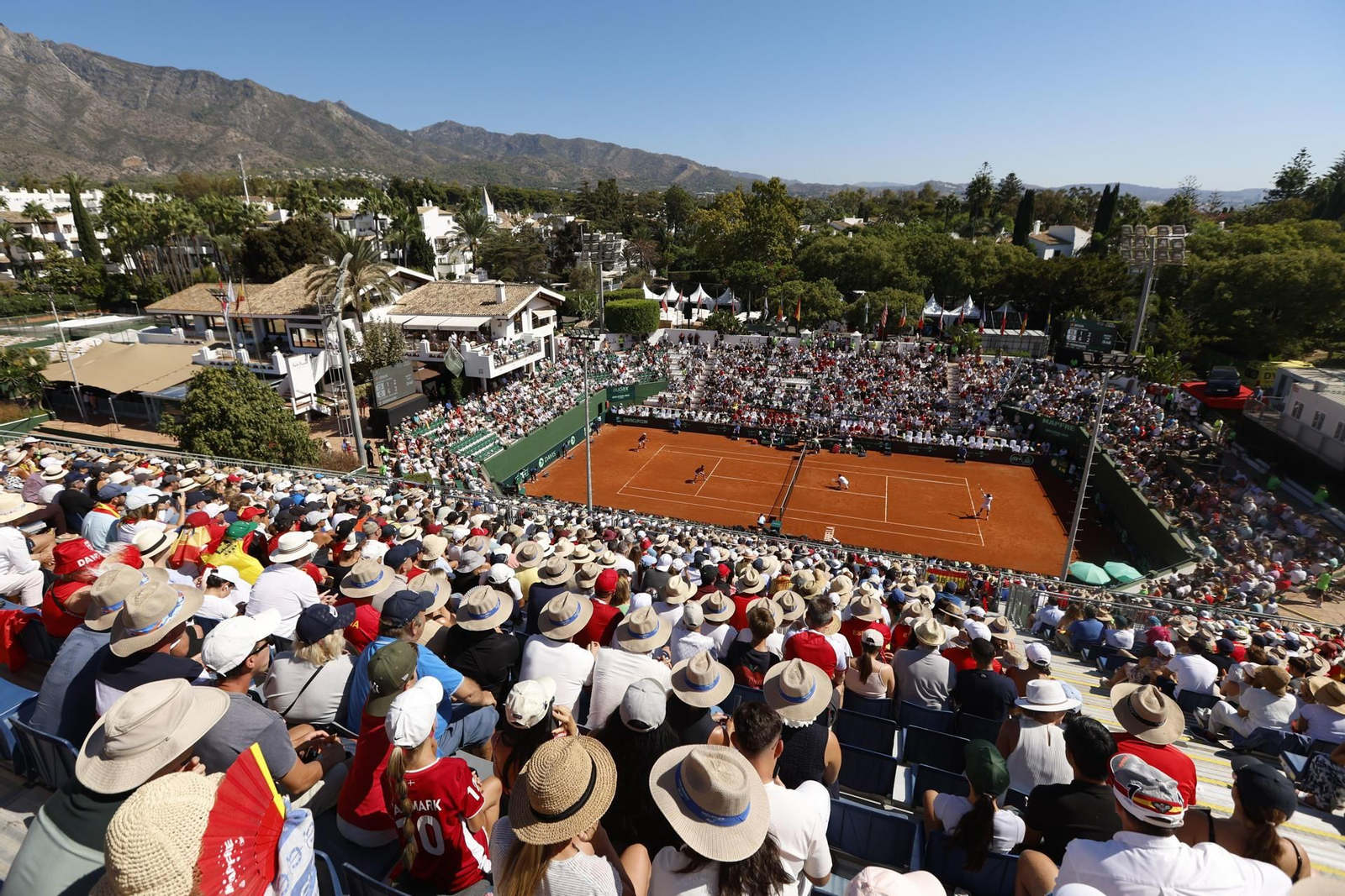 Pedro Martínez y Jaume Munar dan vida a España en la Copa Davis (1-6, 6-3 y 6-2)