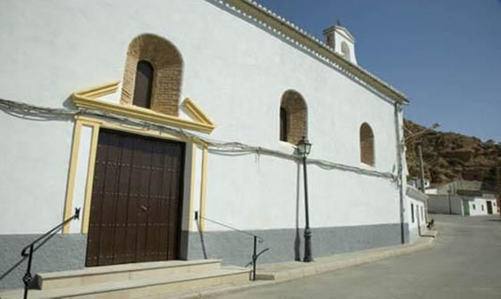 Ayuntamiento de Cortes y Graena. Iglesia San Torcuato.