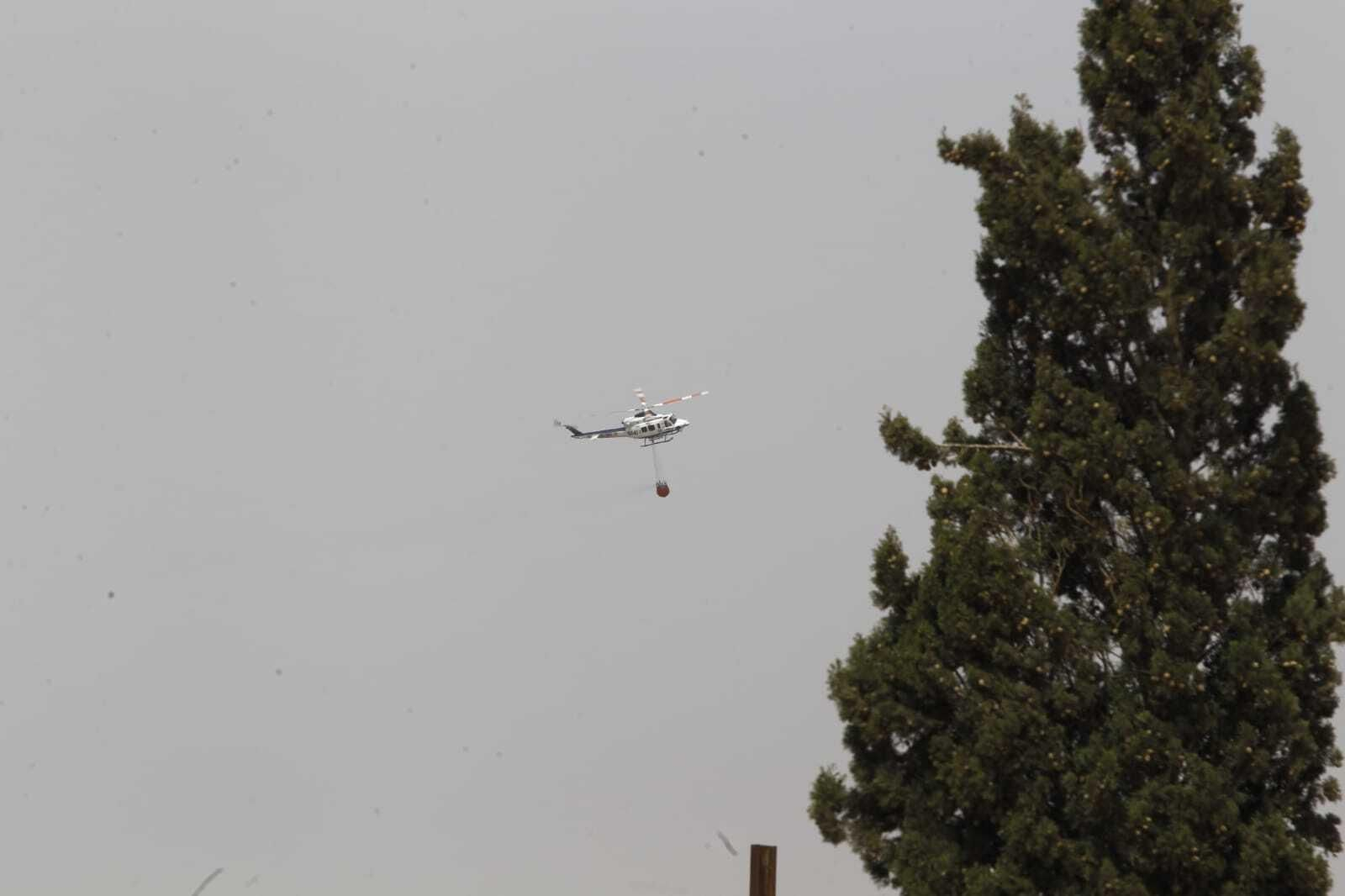 Imágenes del primer gran incendio en Almería a las puertas del verano
