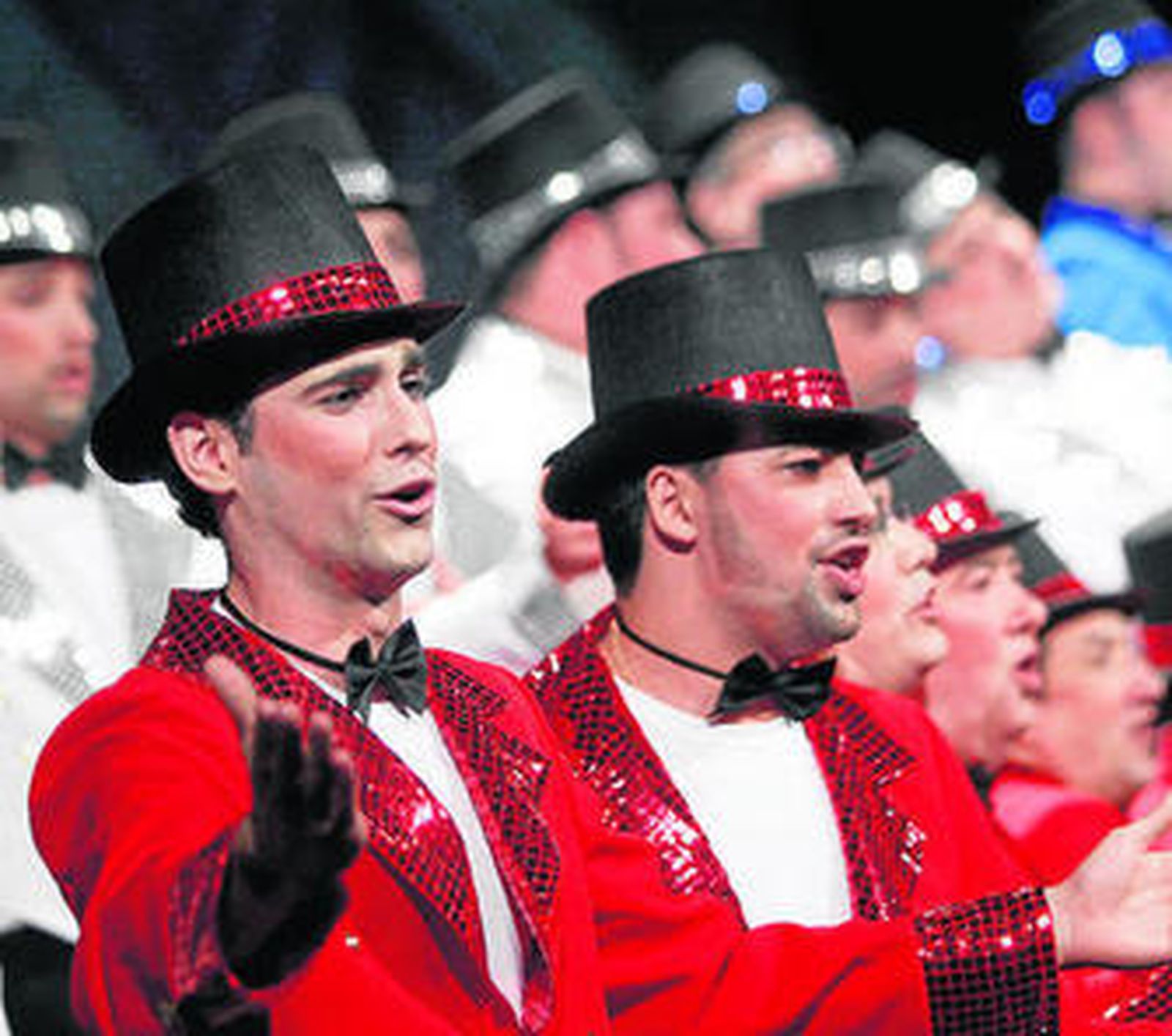 El coro sevillano 'Café-Teatro Alameda' cantando en el Falla.