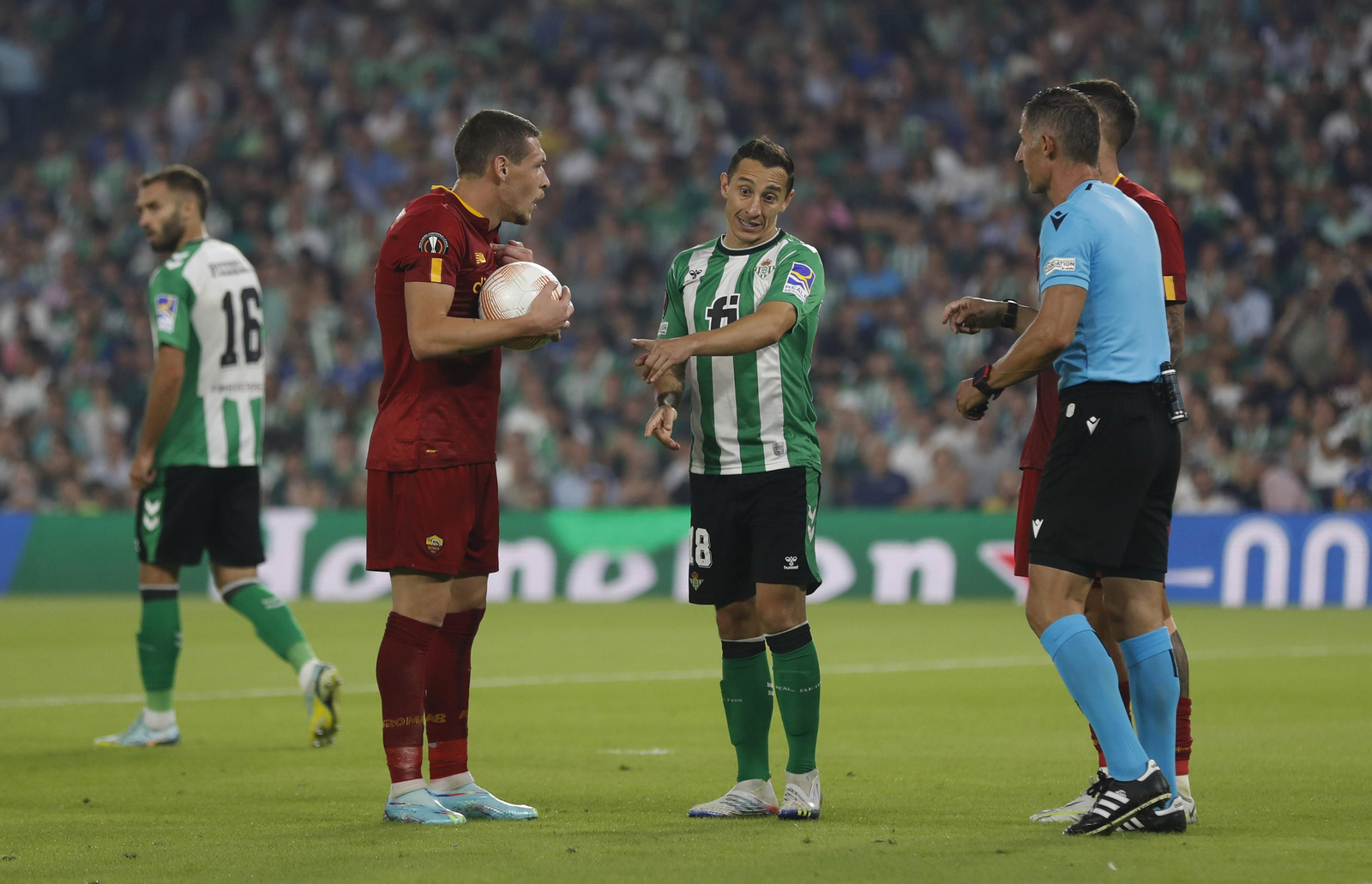 Las imágenes del Betis-Roma