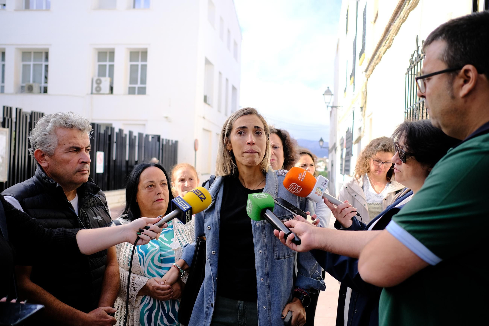 Alicia Alcalá, una de las pacientes afectadas, no pudo contener las lágrimas.