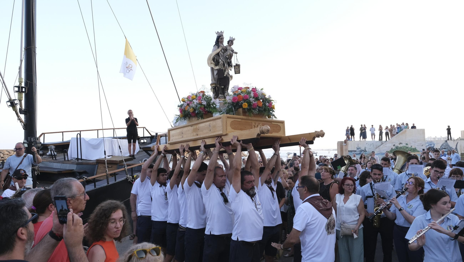 Procesión marítima de la Virgen del Carmen en Aguadulce (Roquetas de Mar), en imágenes