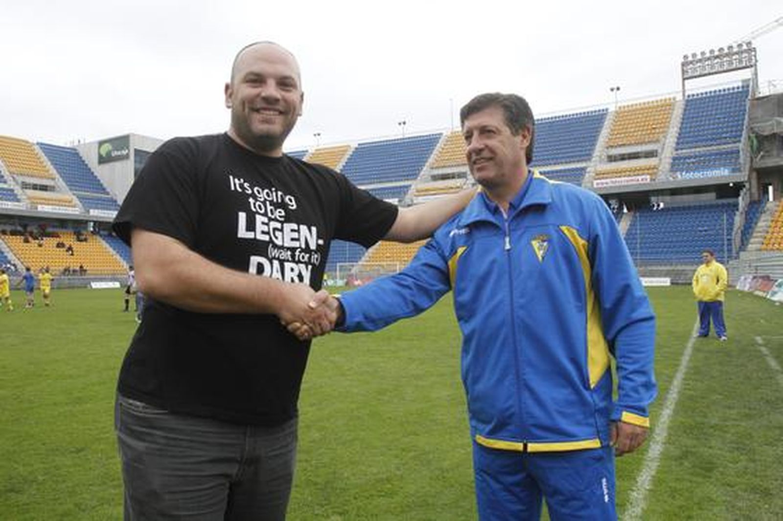 El partido de los Reyes Magos congregó a unas 3.000 personas que disfrutaron del espectáculo futbolístico, al mismo tiempo que colaboraban con la campaña  "Ningún niño sin juguete"

Foto: Lourdes de Vicente