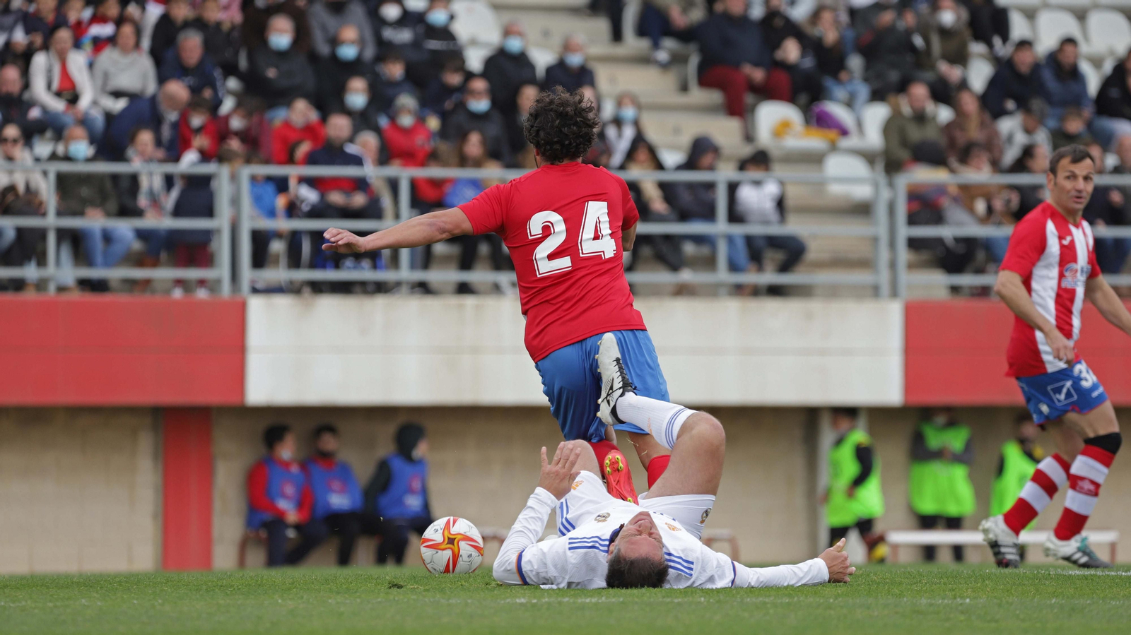 La mejores fotos del Algeciras - Real Madrid veteranos