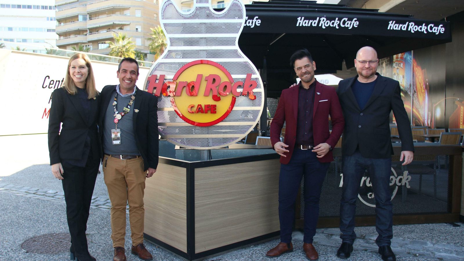 Responsables del nuevo establecimiento.