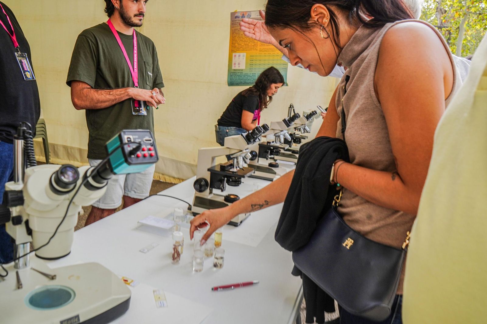 Las mejores imágenes de la Noche de los Investigadores en Granada