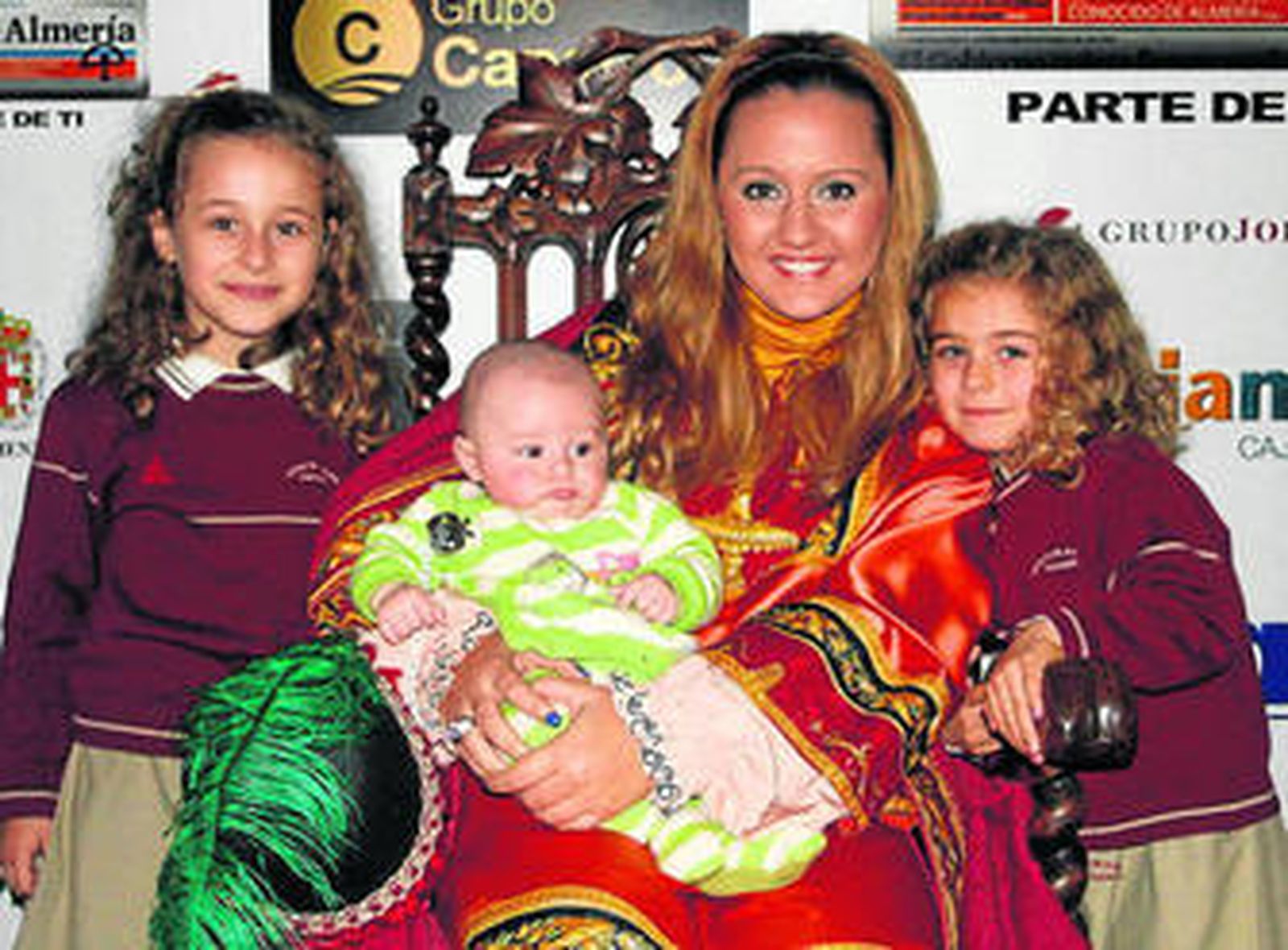 Daniela, Alejandro y Ana contagiaron con su felicidad a todos los presentes en Plaza Vieja.