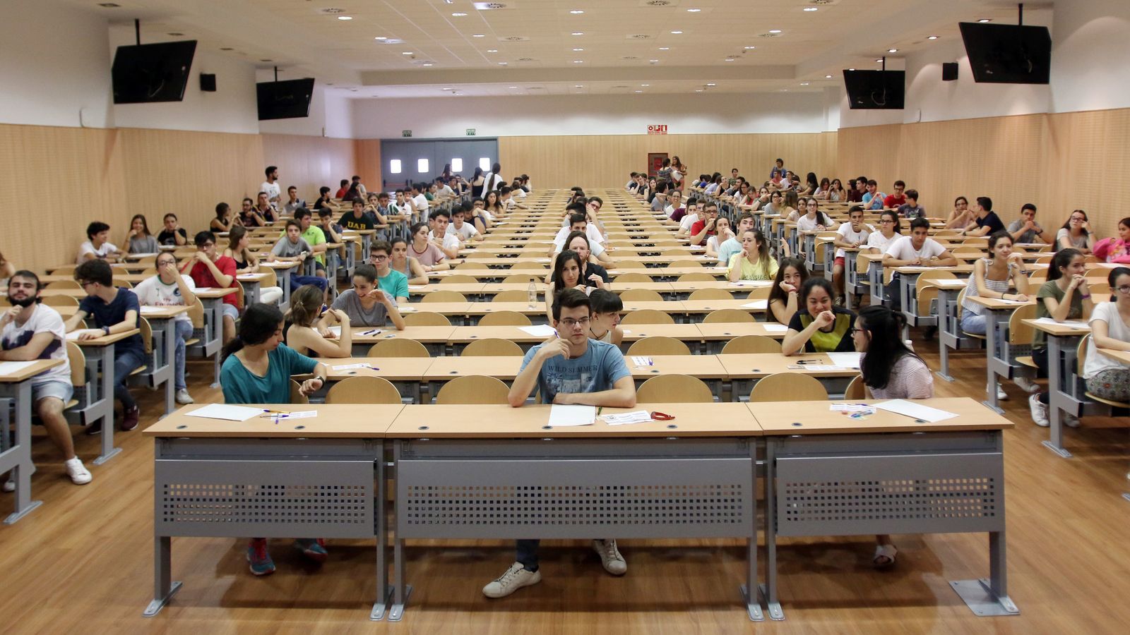 Un aula durante un examen de Selectividad