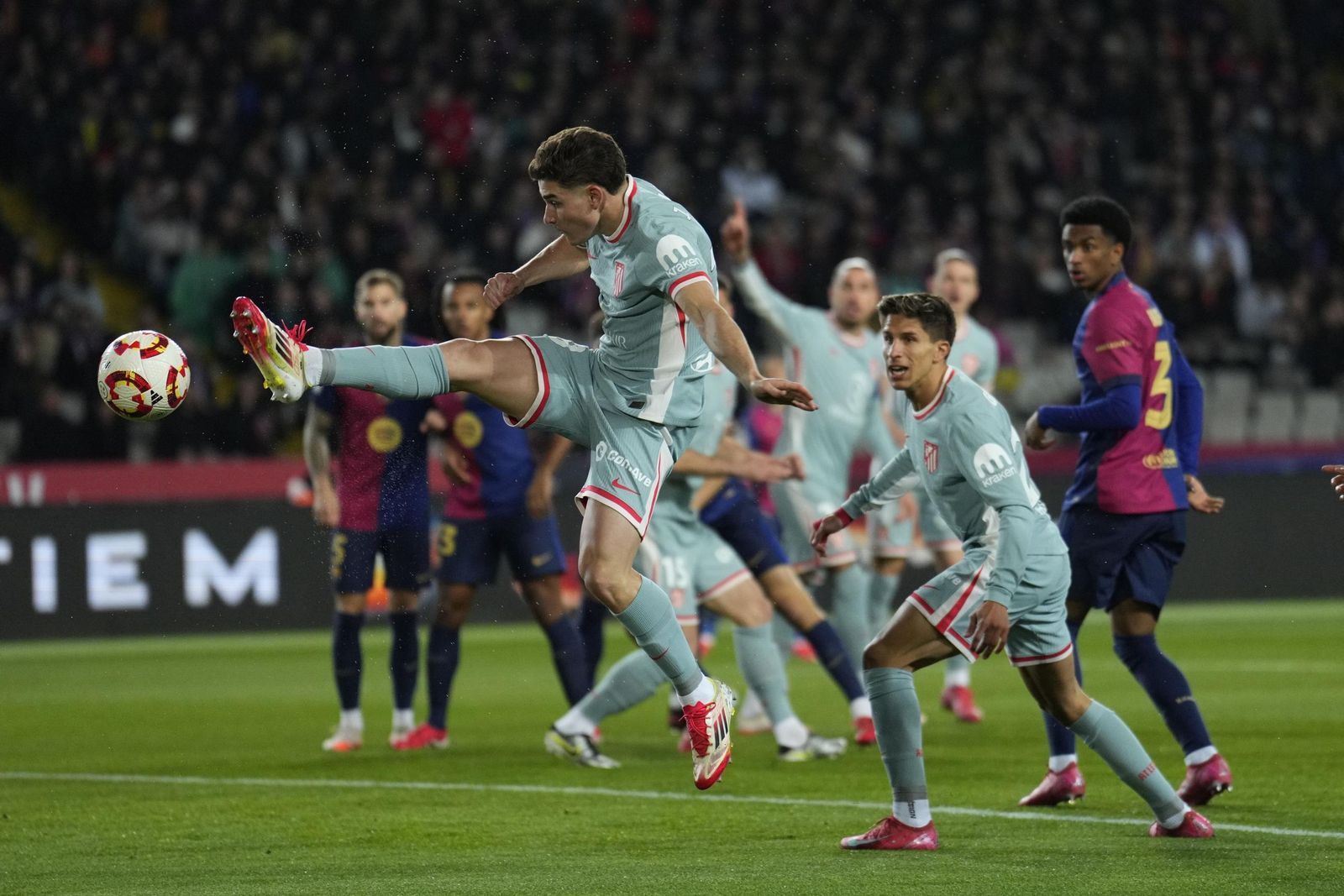 Las fotos del espectacular Barcelona - Atlético de Madrid