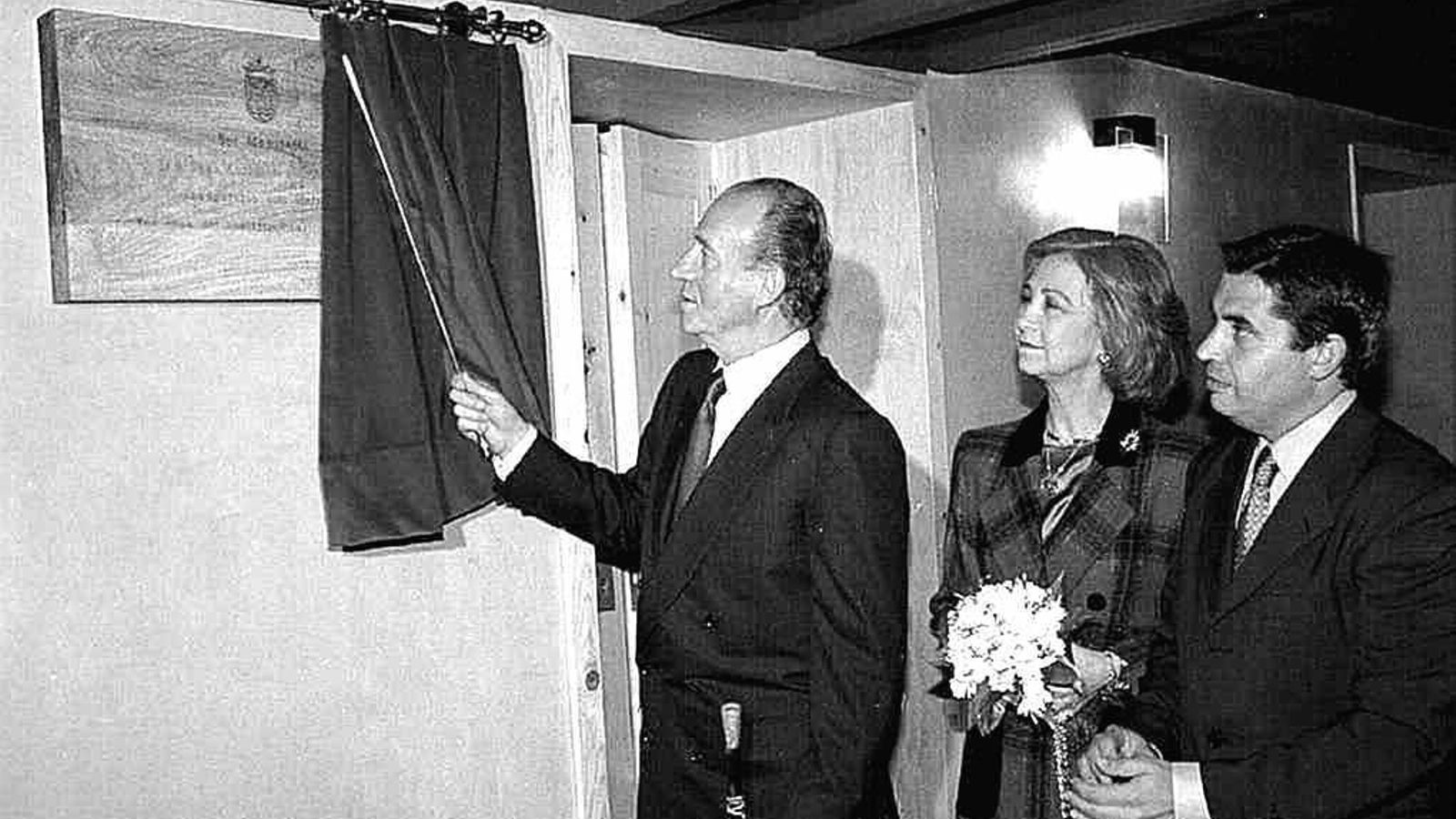 Los Reyes, en la reapertura del Teatro de las Cortes, el 10 de marzo de 1999.