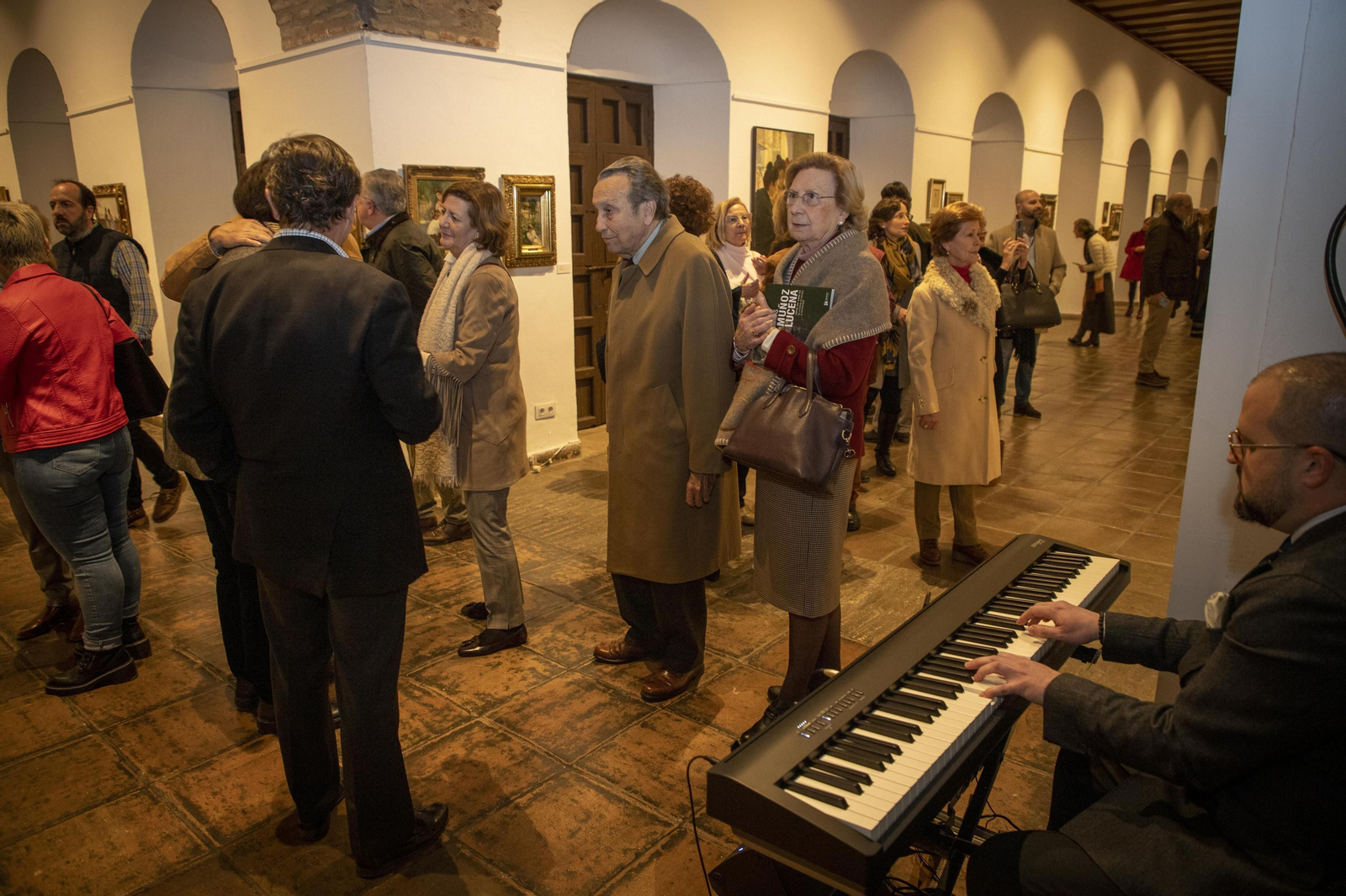 La inauguración de la exposición antológica del pintor Tomás Muñoz Lucena, en imágenes
