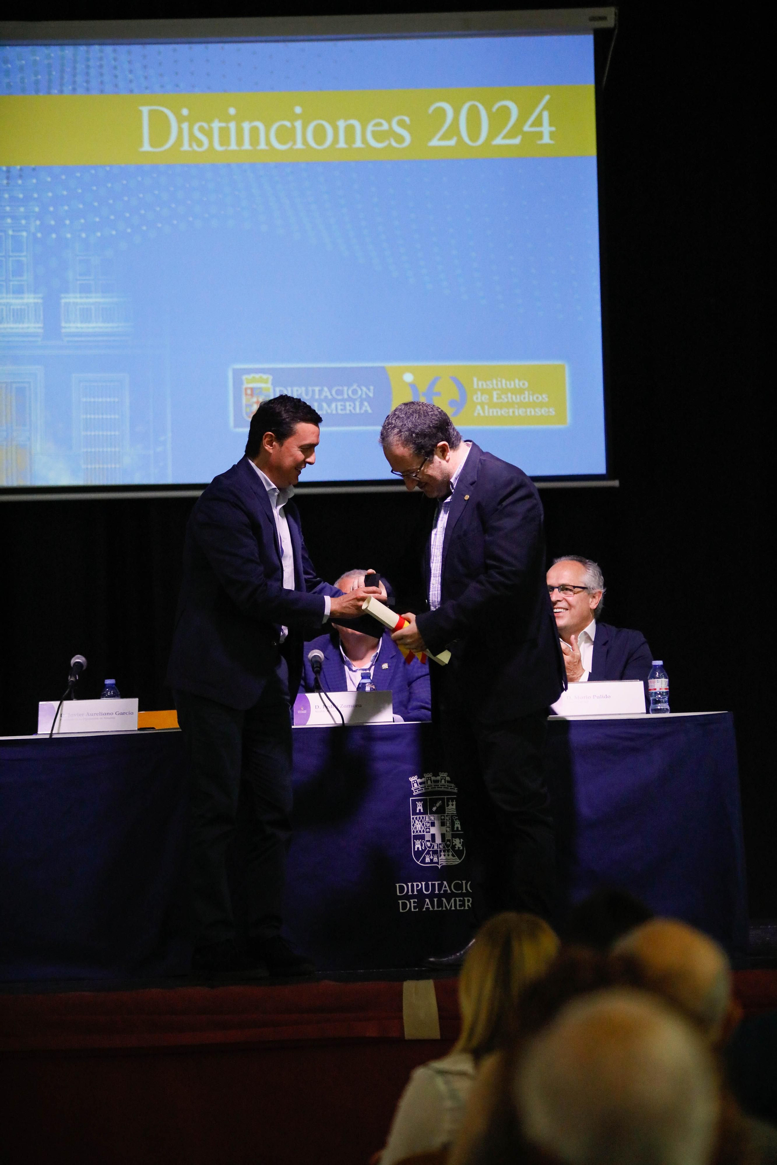 Imágenes de la entrega de los Escudos de Oro del IEA y la celebración de su Plenario