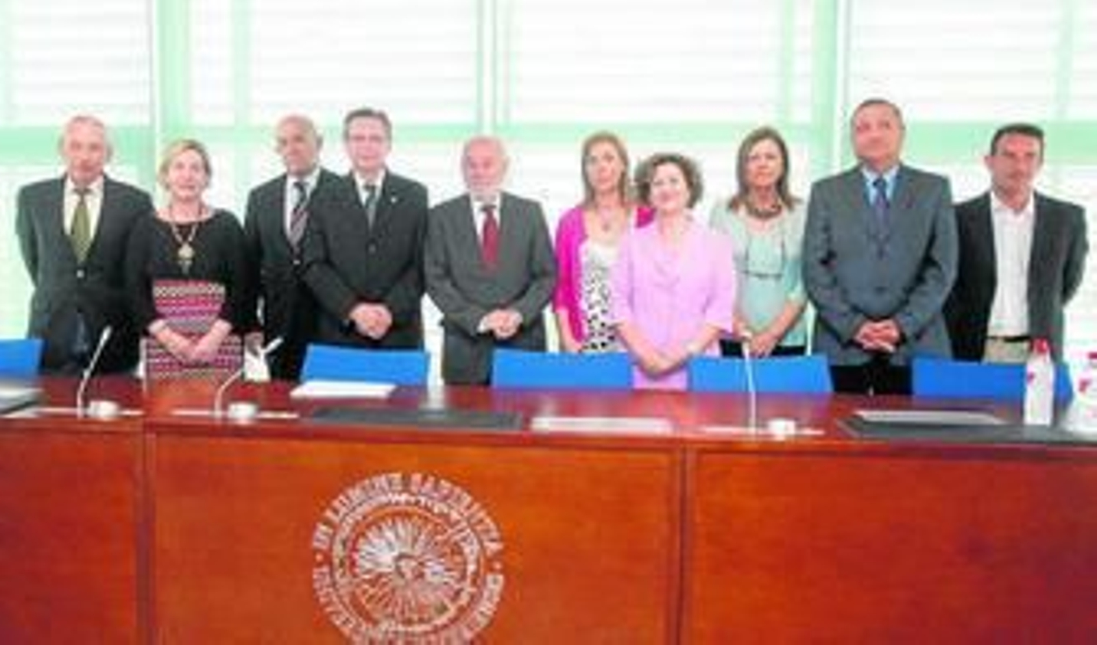 El nuevo vicerrector con el resto de miembros del equipo de gobierno de la UAL.