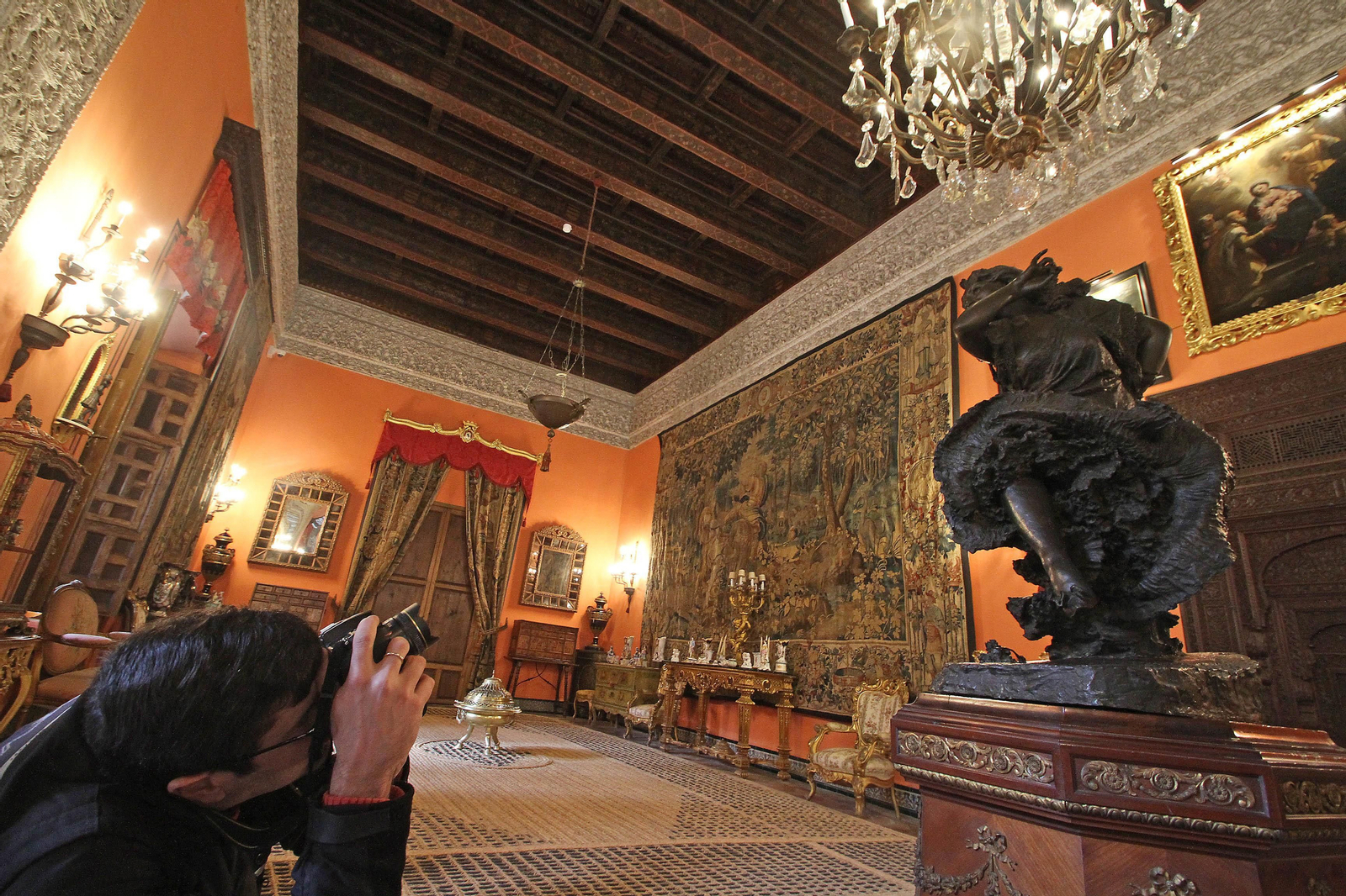 La historia del edificio, sus colecciones artísticas y sus habitantes se dan a conocer durante la visita guiada.