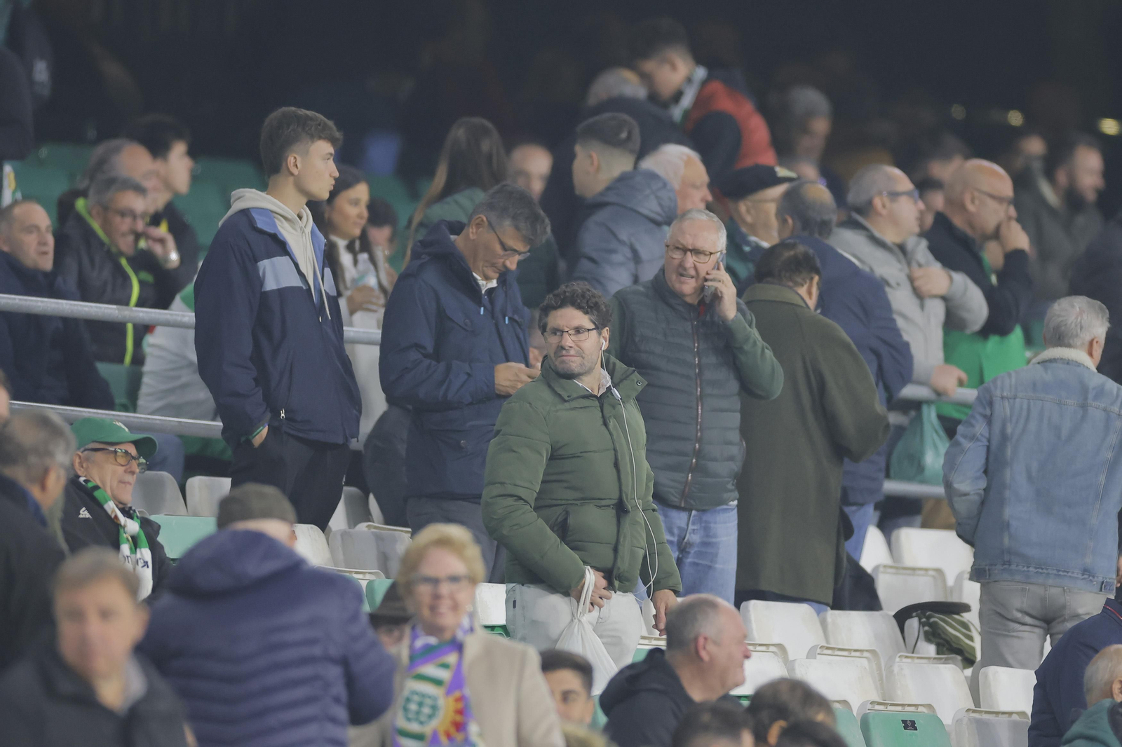 Búscate en las fotos del Betis-Las Palmas