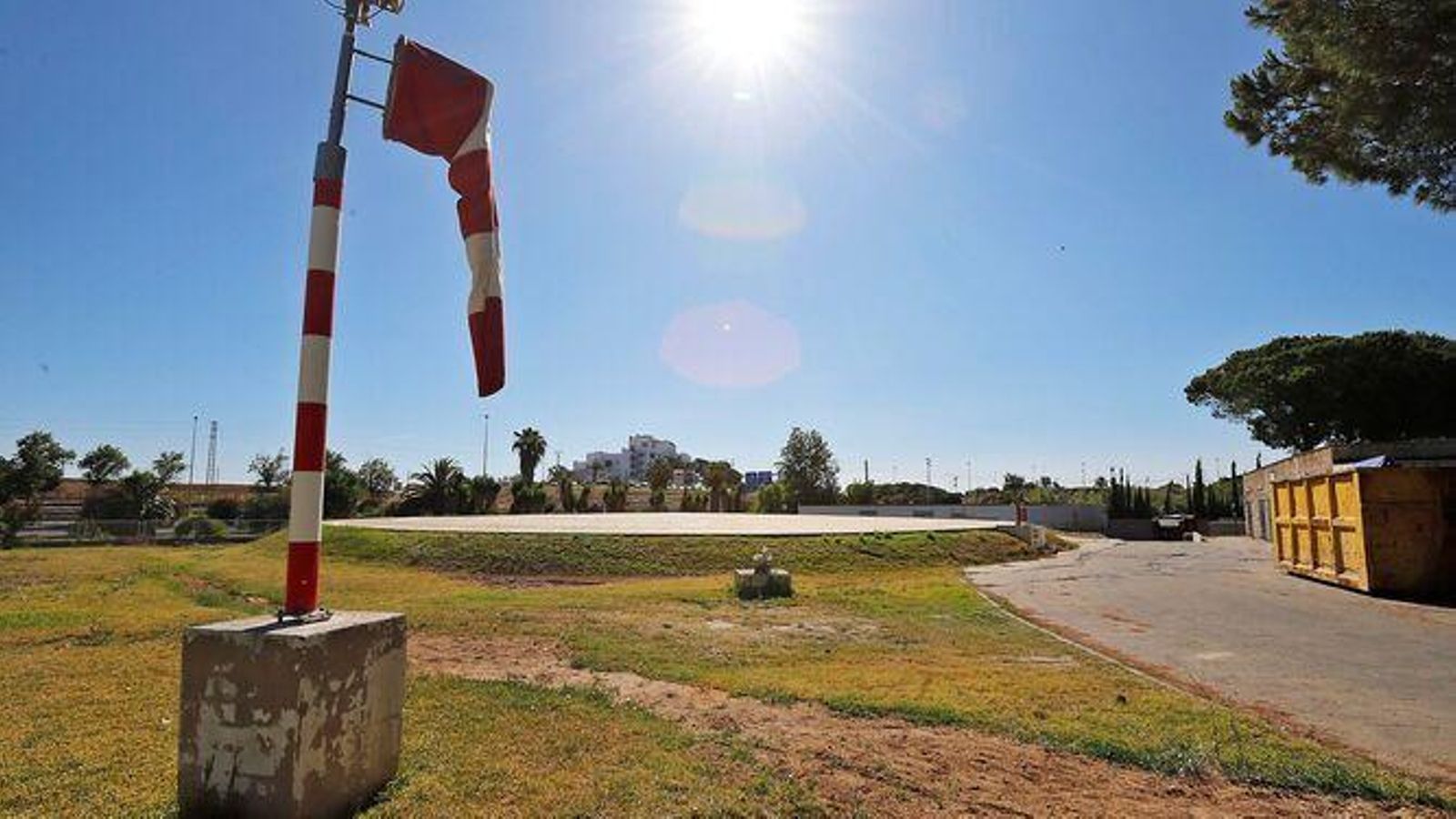 Zona del helipuerto del Juan Ramón Jiménez, donde irá ubicado el futuro hospital Materno-Infantil de Huelva.