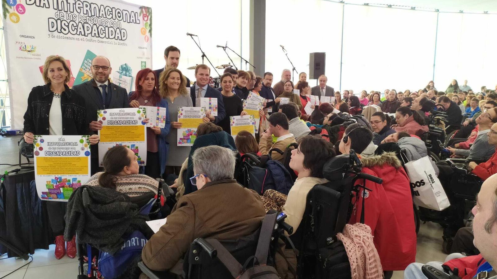 Encuentro en el Centro Comercial La Sierra.