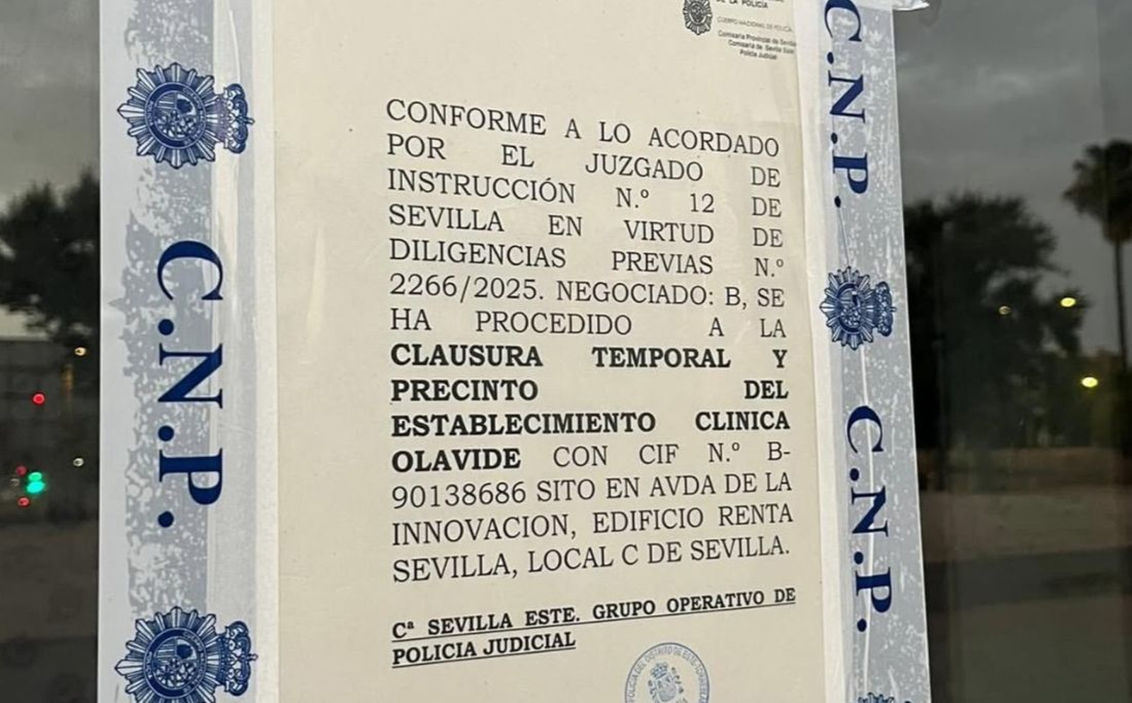 La comunicación del precinto de la clínica por parte de la Policía Nacional.