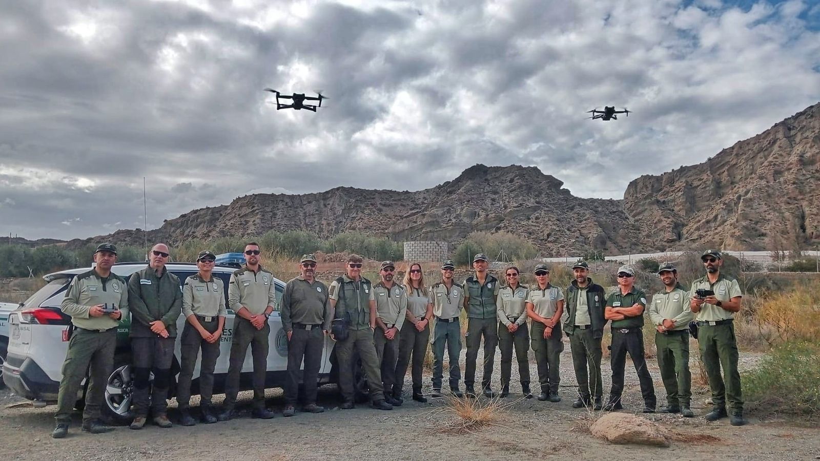 Agentes de Medio Ambiente, celadores forestales y personal laboral aprenden a usar drones.