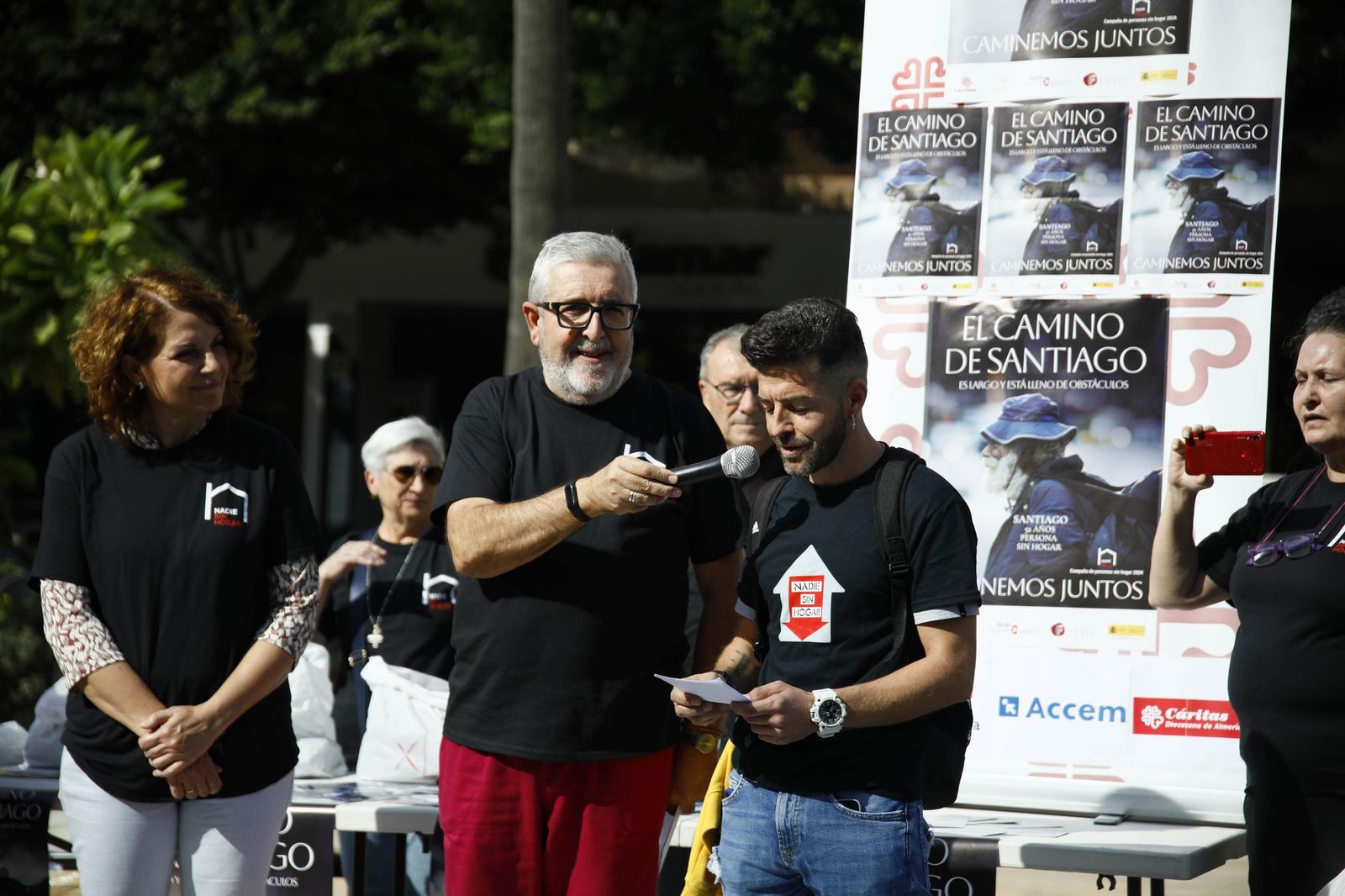 Imágenes de la campaña "Camino de Santiago" para celebrar el día de las personas sin hogar en Almería
