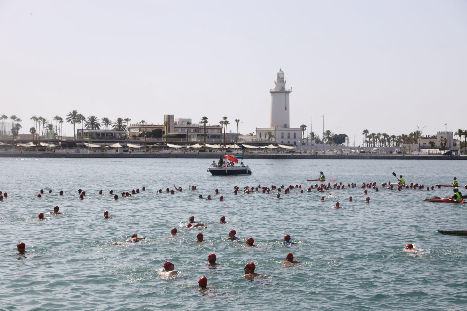 Travesía a Nado en el puerto de Málaga.