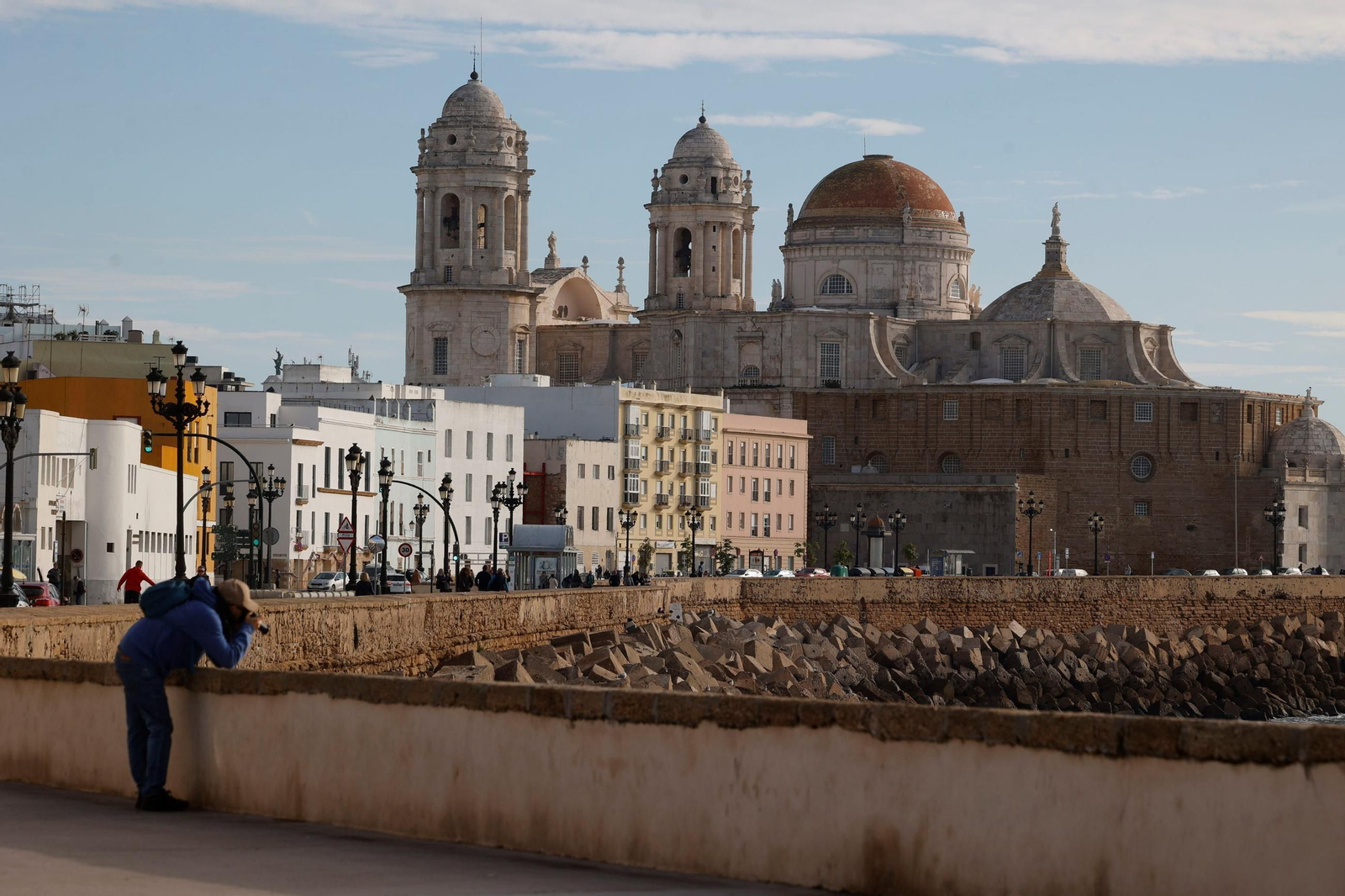Catedral de Cádiz vista desde la avenida Campo del Sur