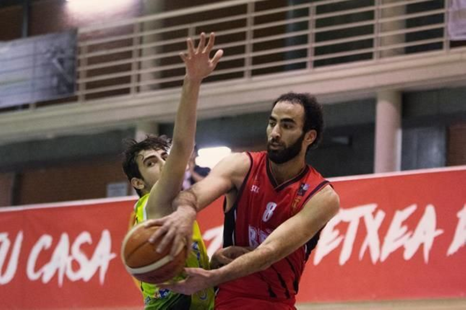 El pívot Iago Estévez, en un partido con el Basket Navarra.