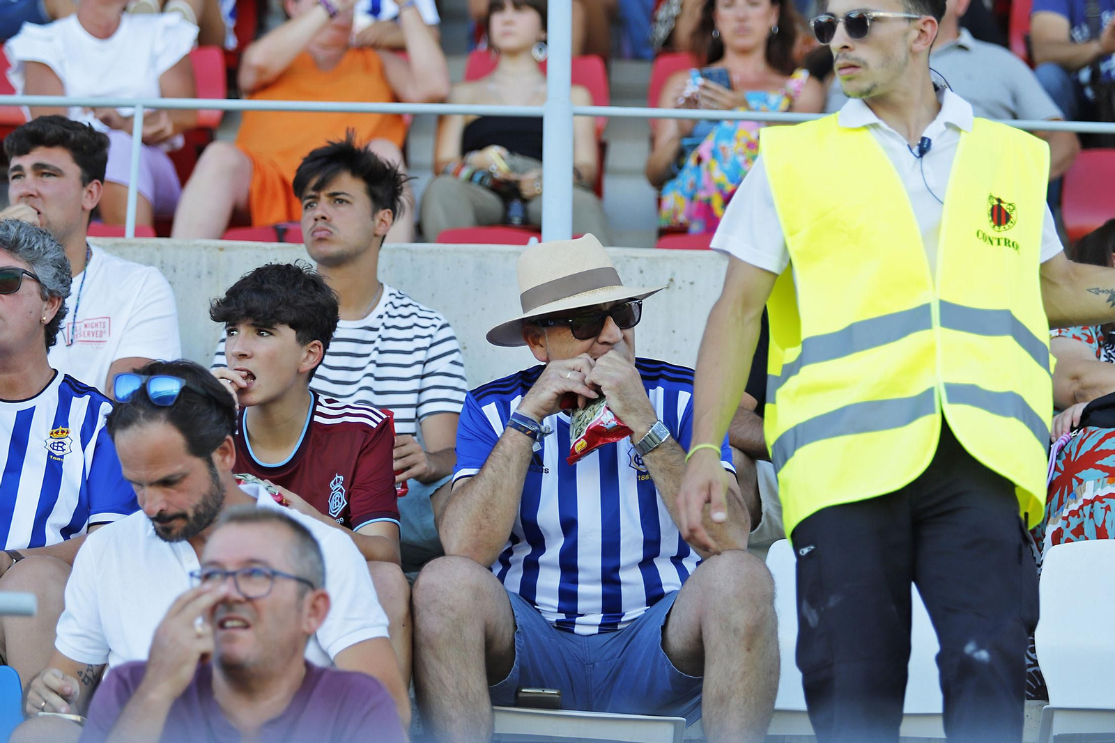 Imágenes del partido entre el Cartaya y el Recreativo de Huelva