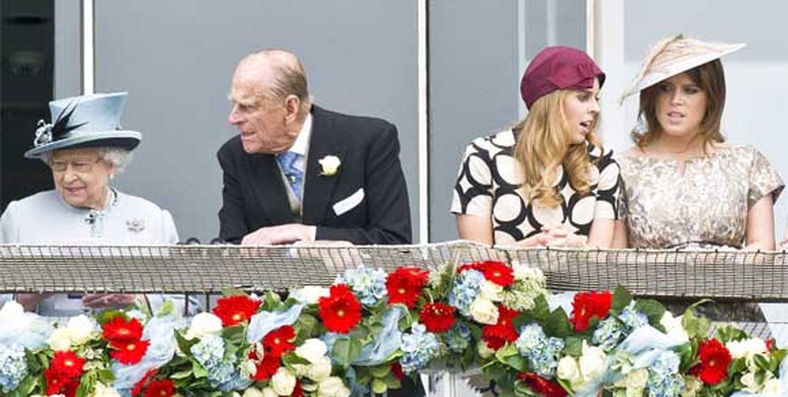 Isabel II celebra su coronación mañana