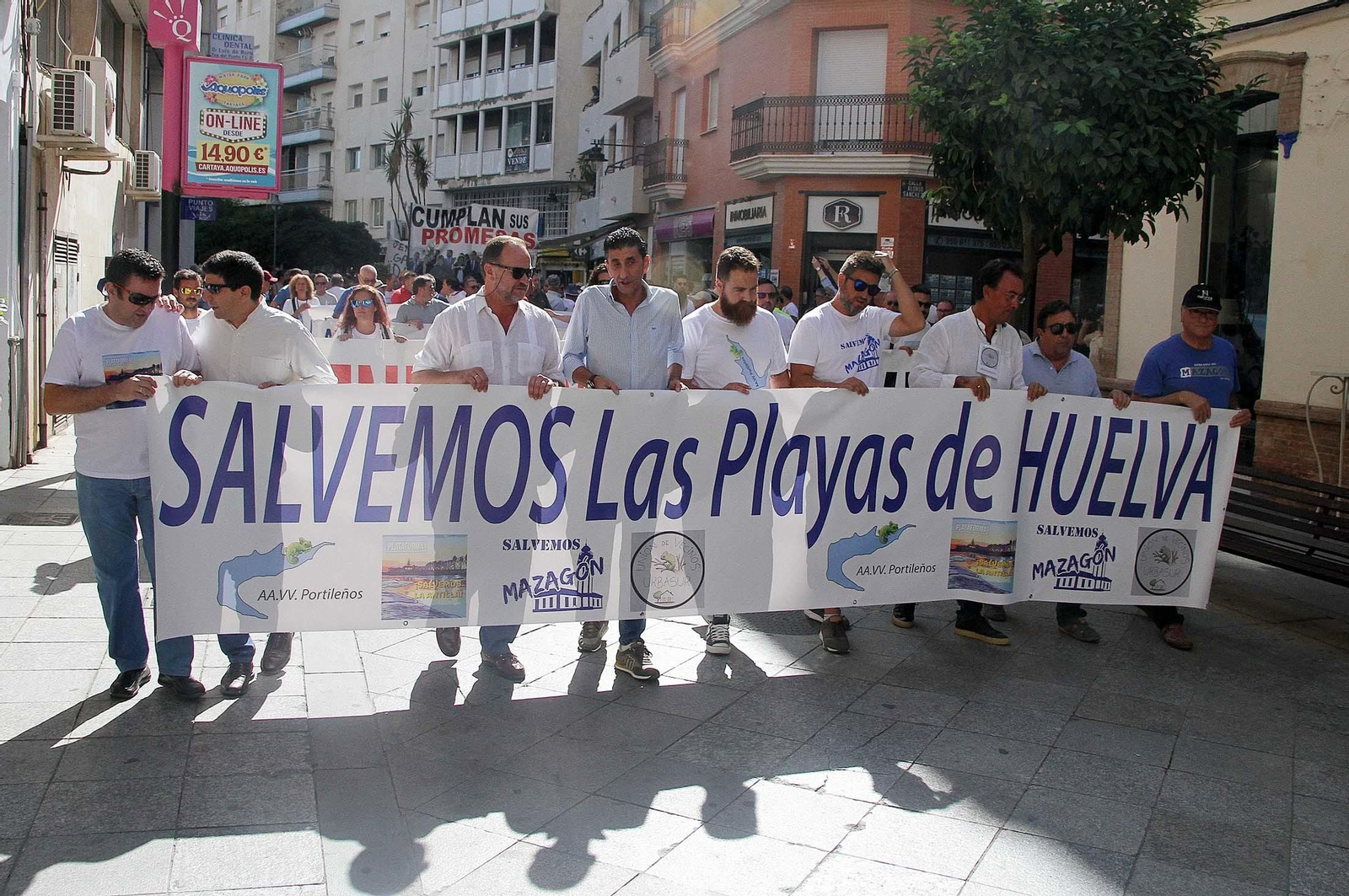 Imágenes de la manifestación "Salvemos las Playas de Huelva"