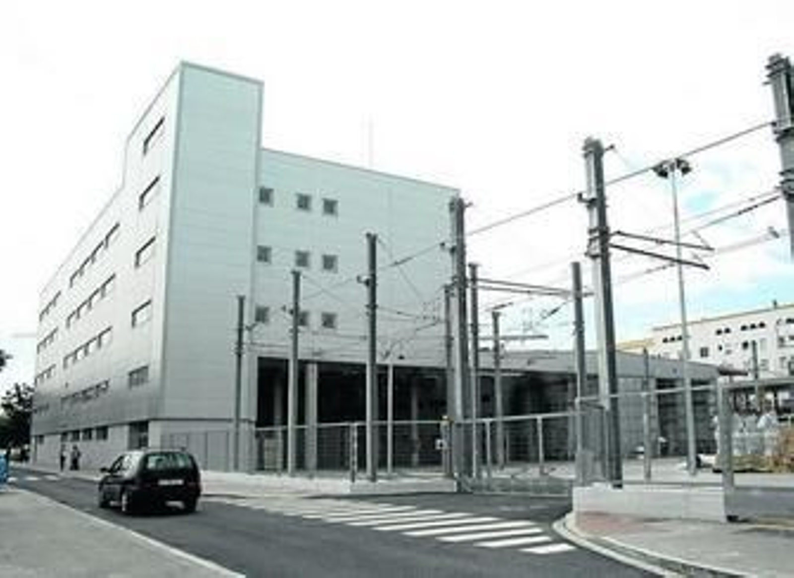 El edificio de las cocheras del Metrocentro, junto a la estación del Prado, quedará para la Agencia Tributaria.