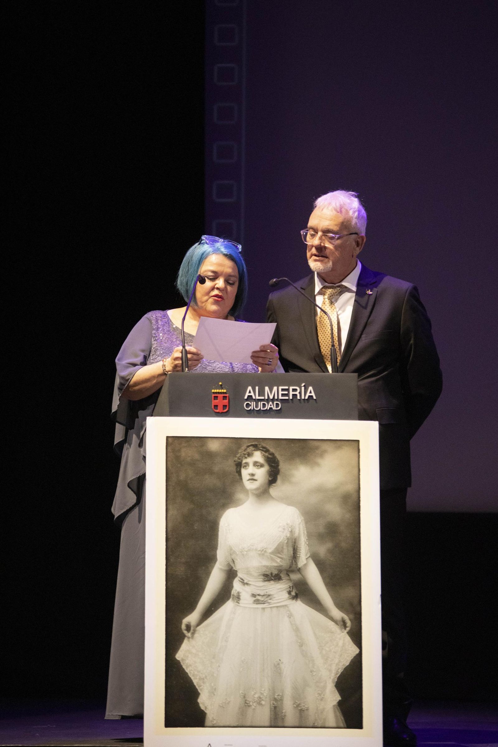 El estreno en Almería del largometraje documental "Concha Robles", en imágenes