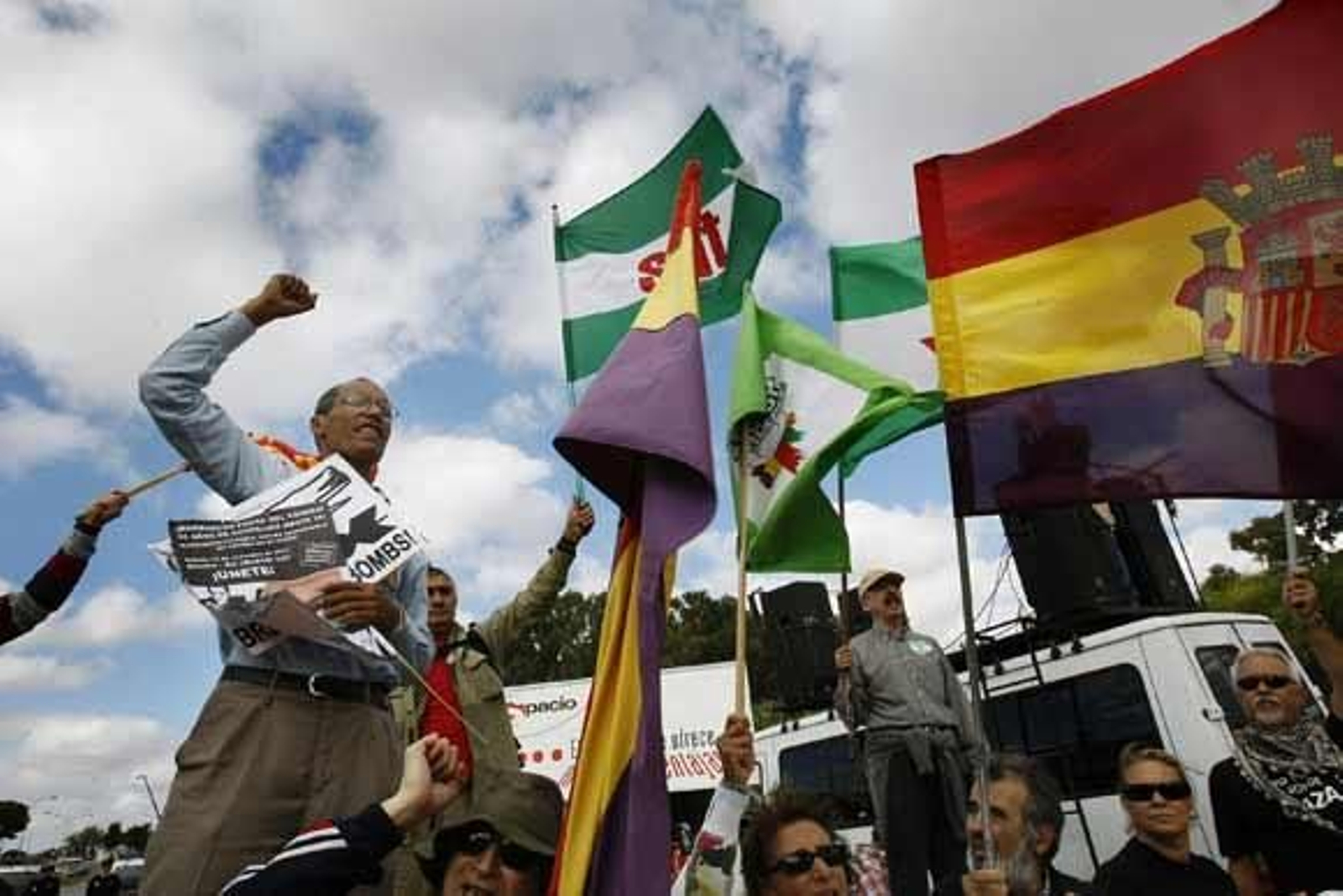 Una veintena de organizaciones participaron en esta protesta bajo el lema 'La guerra empieza aquí...Paremos la Otan'

Foto: Fito Carreto