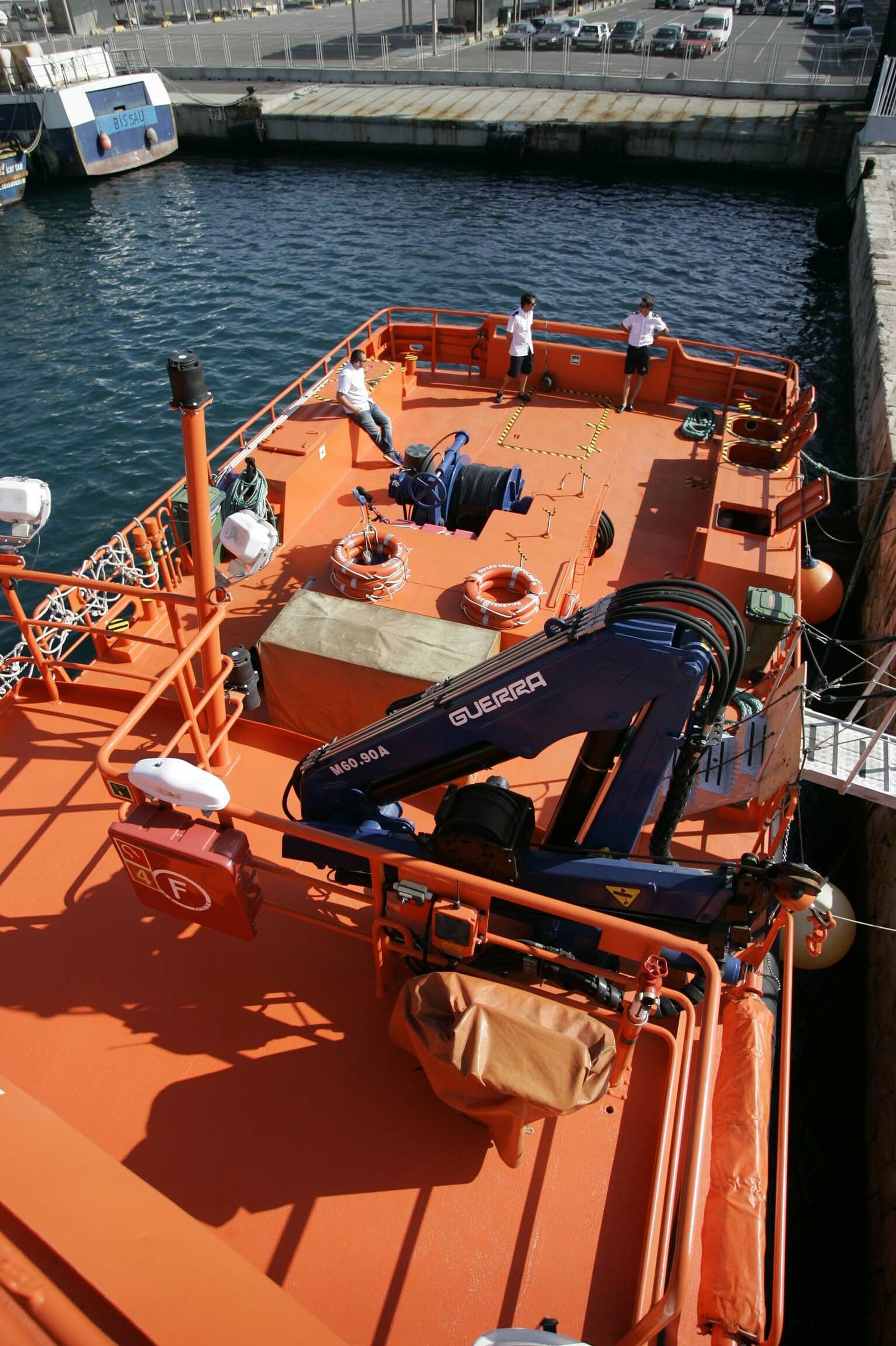 Rescatados 59 inmigrantes de una patera en el Mar de Alborán