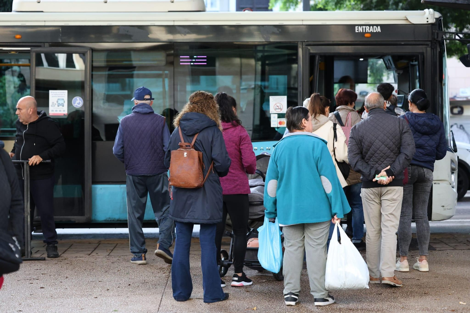 La huelga de autobuses en Málaga en imagenes