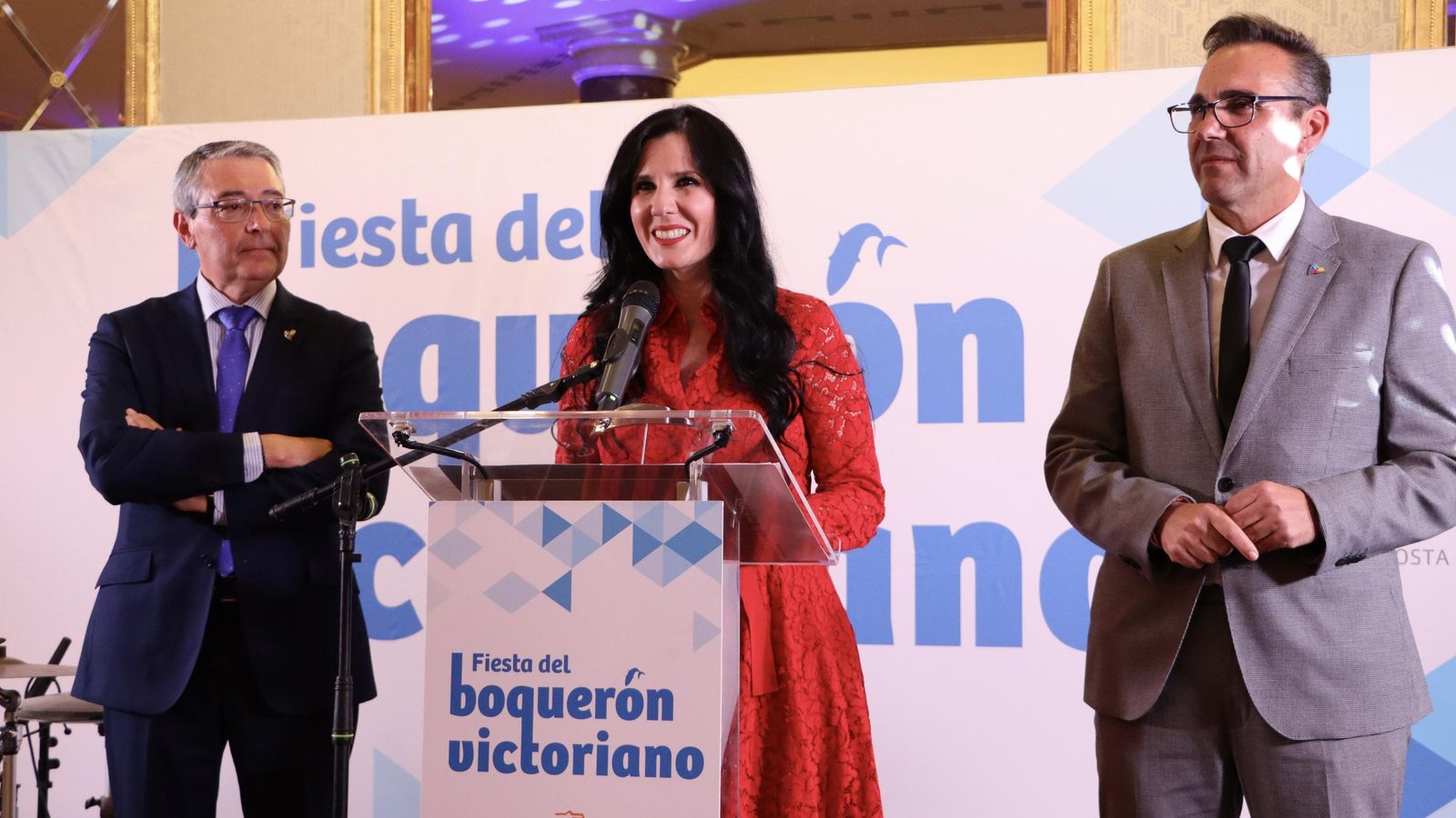 La malagueña Diana Navarro, emocionada tras recoger el galardón. La malagueña Diana Navarro, emocionada tras recoger el galardón.
