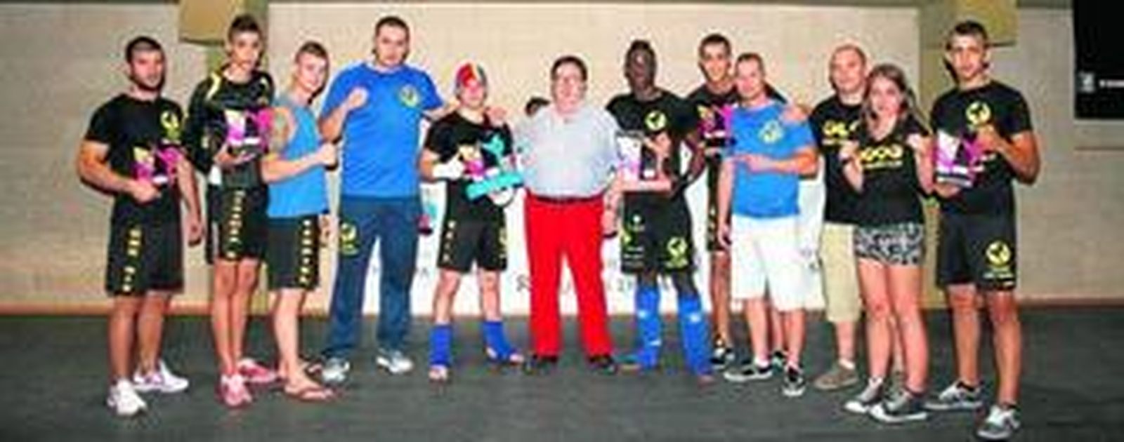 La velada estuvo organizada por los clubes Bestfighter y CD César, con la colaboración de la concejalía de deportes, dirigida por José Juan Rubí.