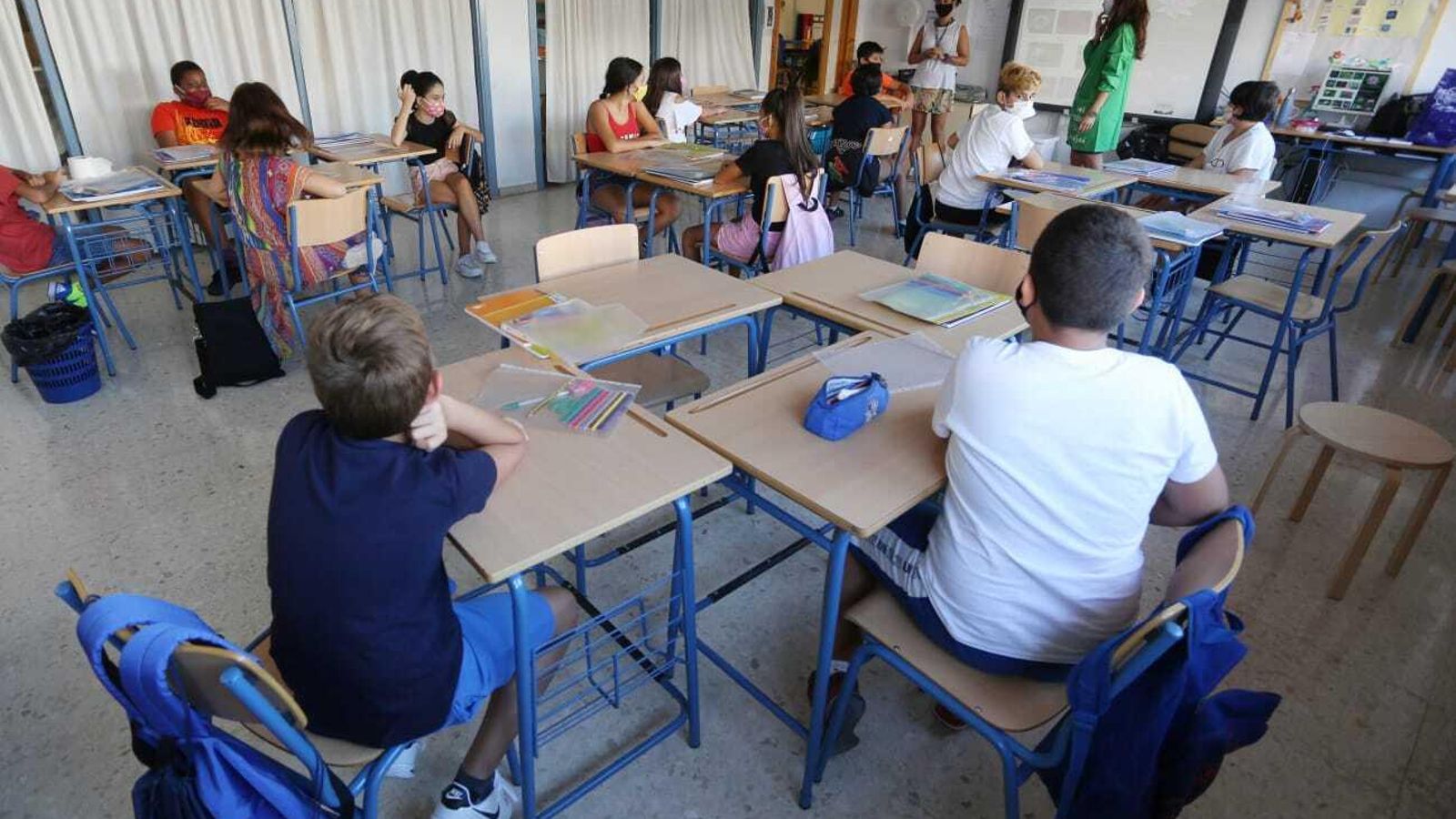 Alumnos atienden a la indicación de su maestra, este jueves, en el CEIP Nuestra Señora de Gracia. Alumnos atienden a la indicación de su maestra, este jueves, en el CEIP Nuestra Señora de Gracia.