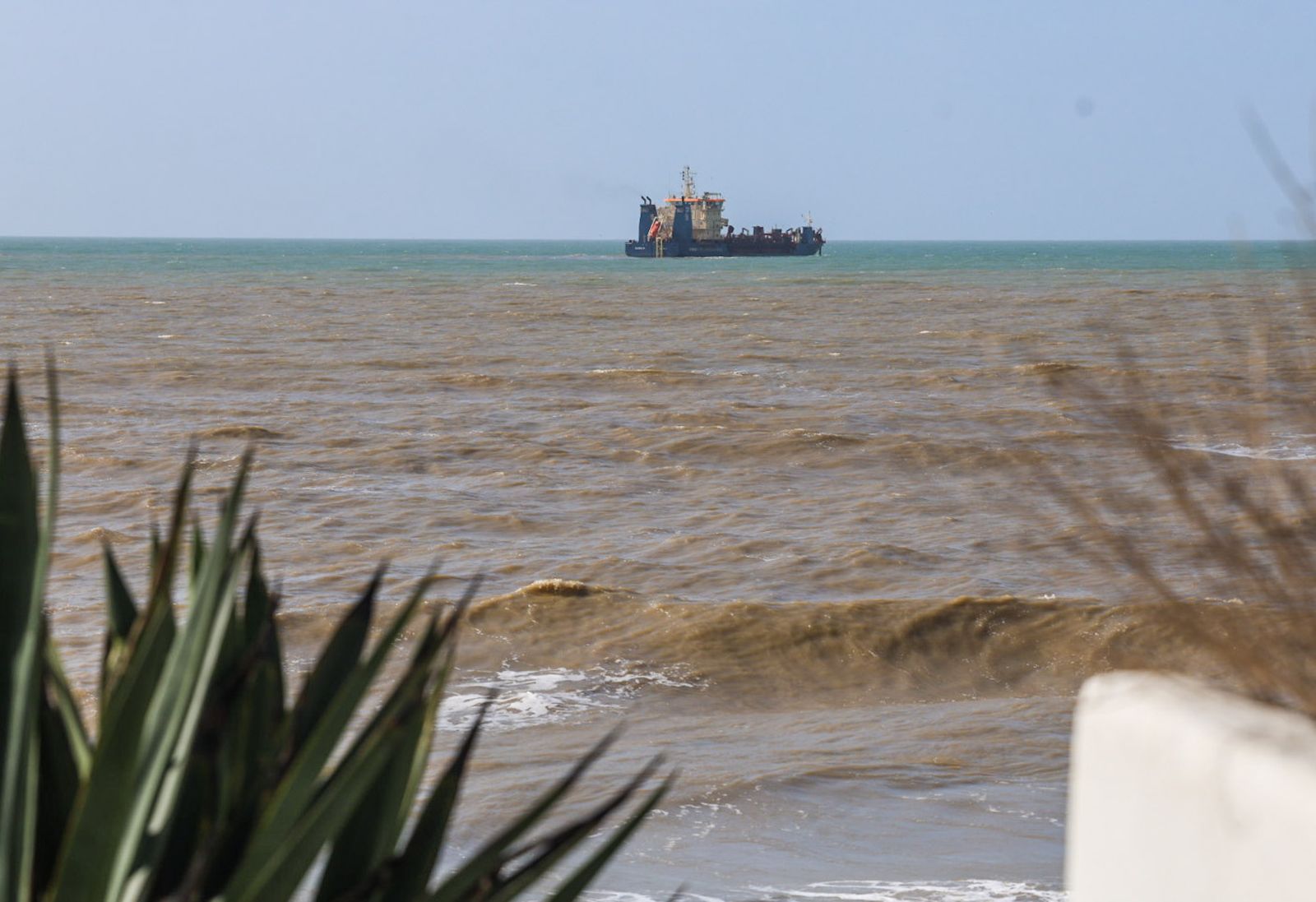 Fotografías del aporte de arena a la playa de Matalascañas