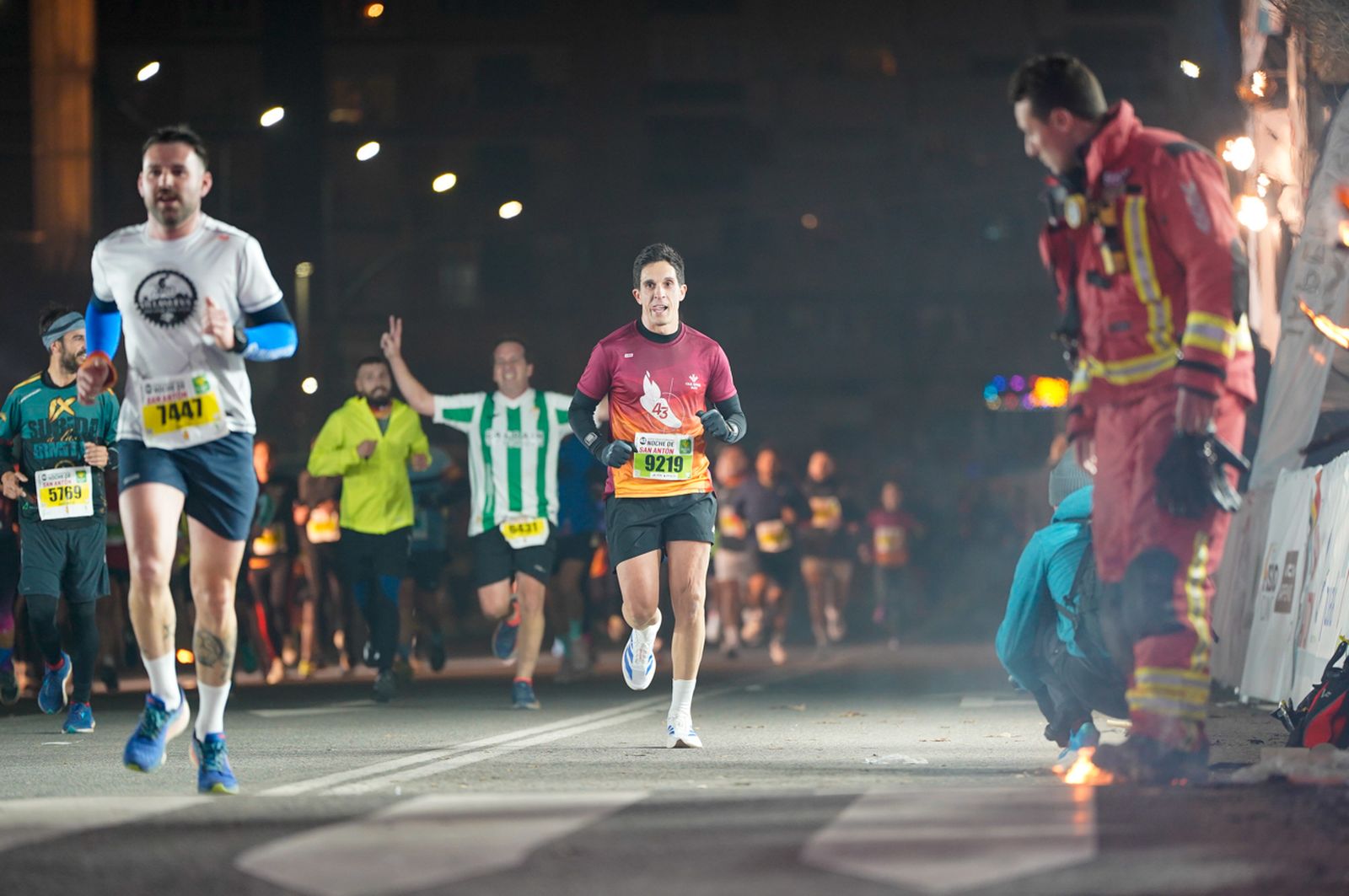 En imágenes: búscate en tu llegada a meta de la Carrera de San Antón 2026 (9)