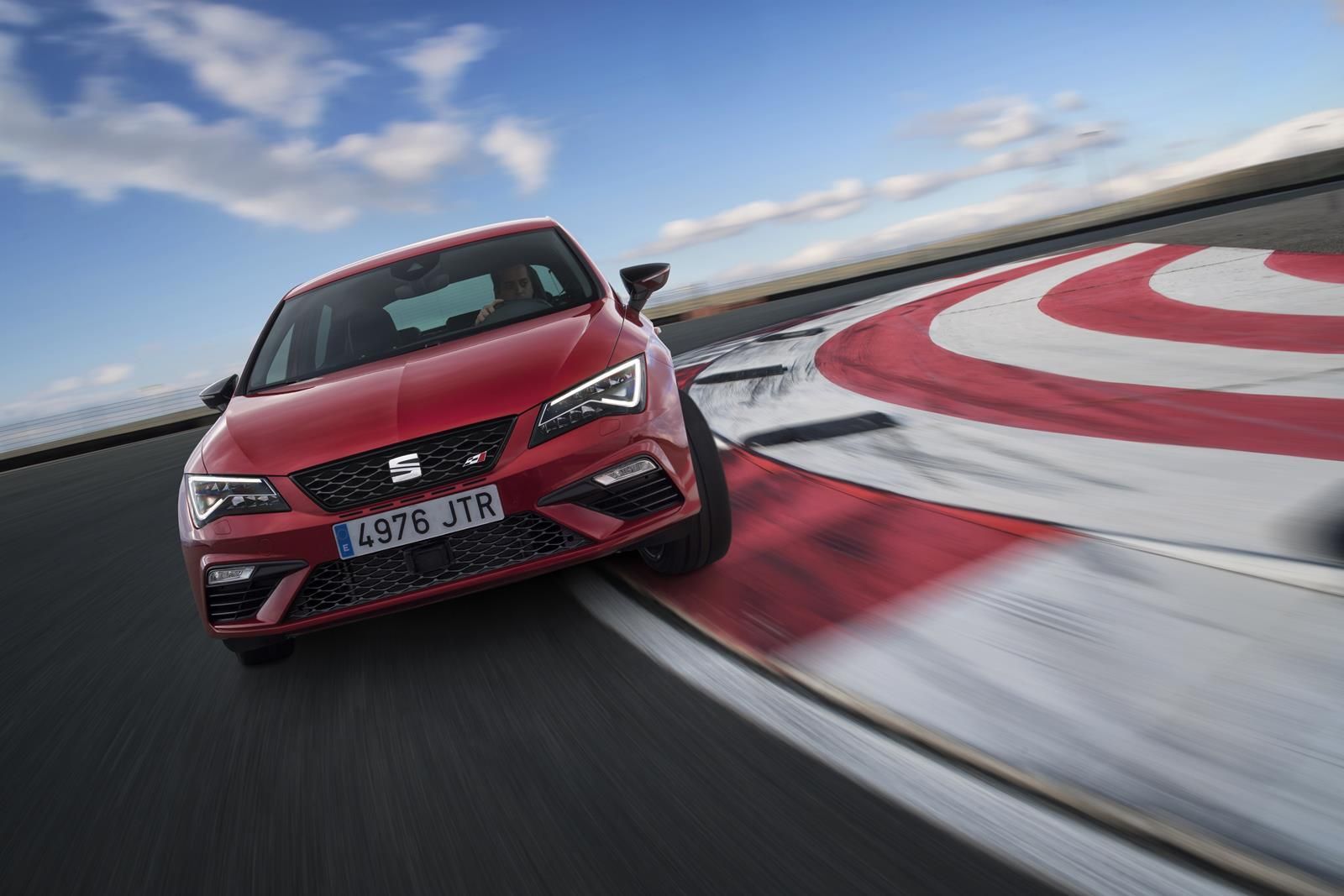 El nuevo León Cupra es el Seat más potente de la historia.
