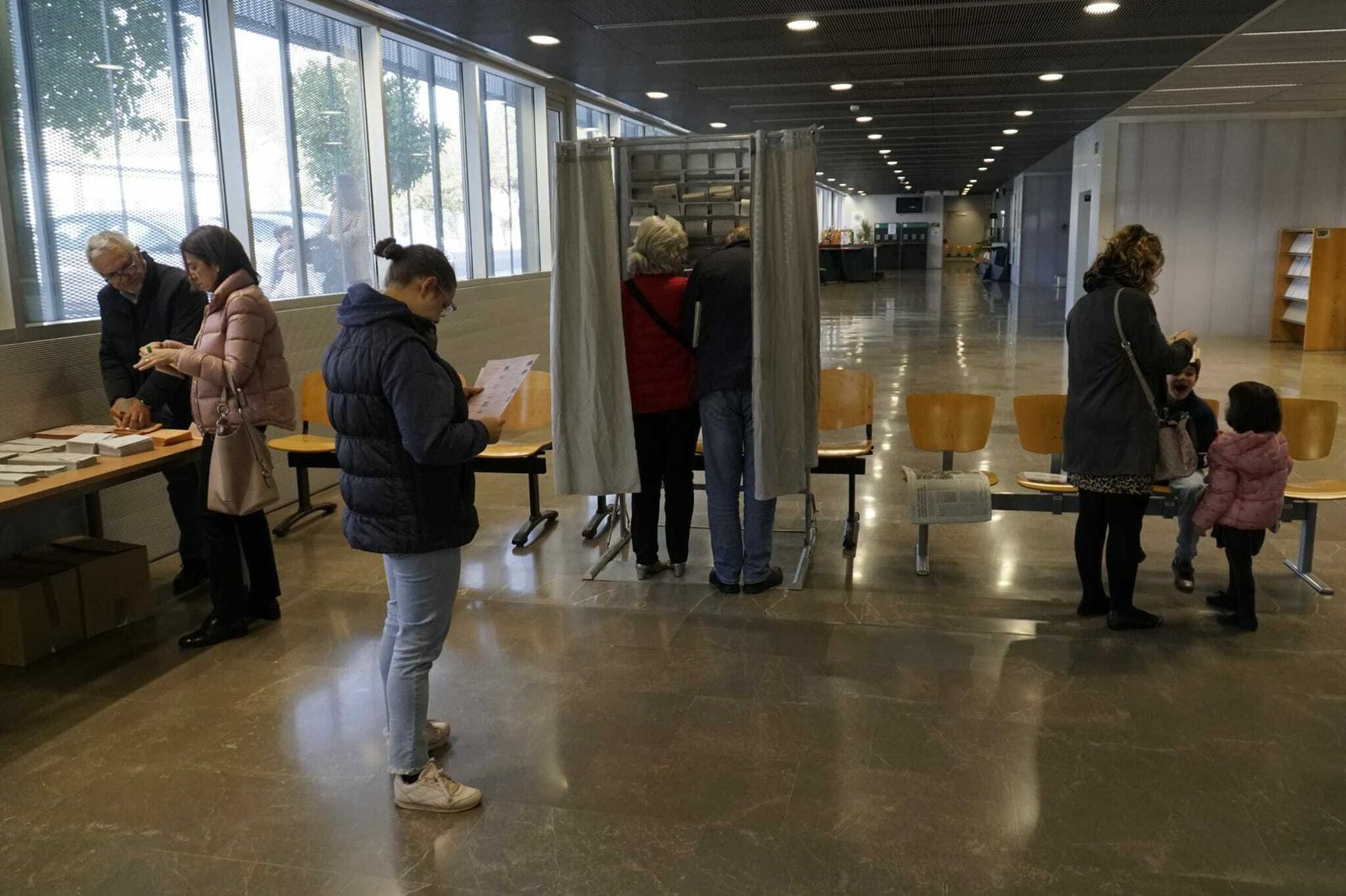 Las imágenes de la jornada electoral en Sevilla