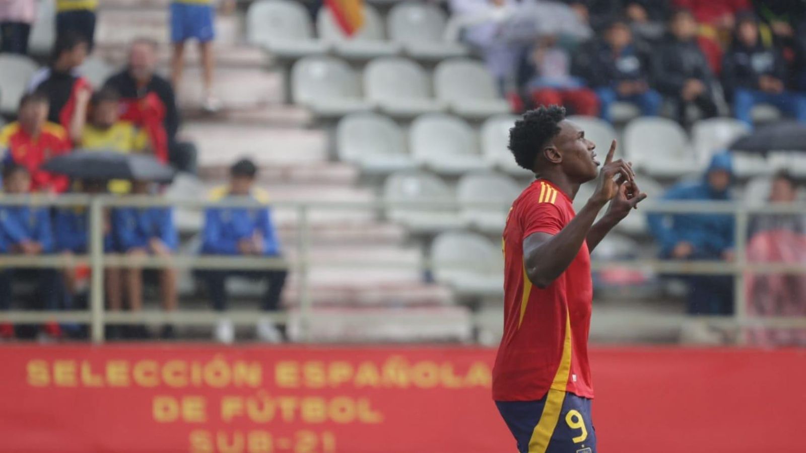 Roberto, debut y gol con España sub 21