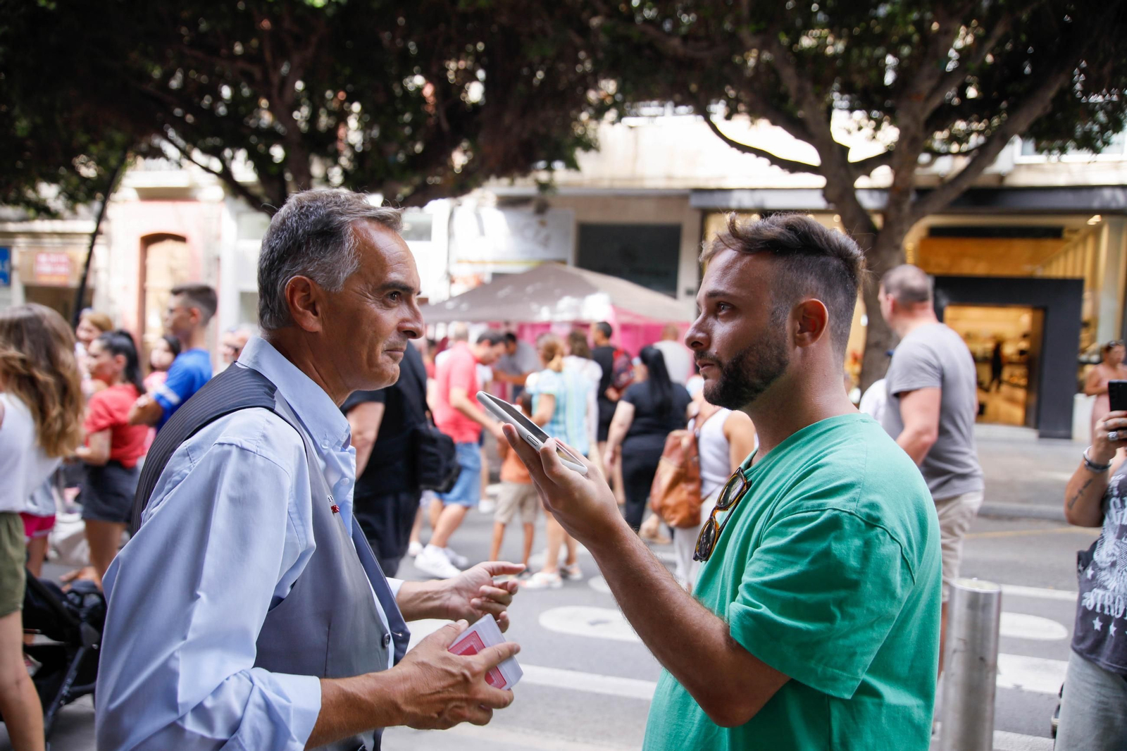 Las mejores imágenes del espectáculo 'Magia en la Calle' en el Paseo de Almería